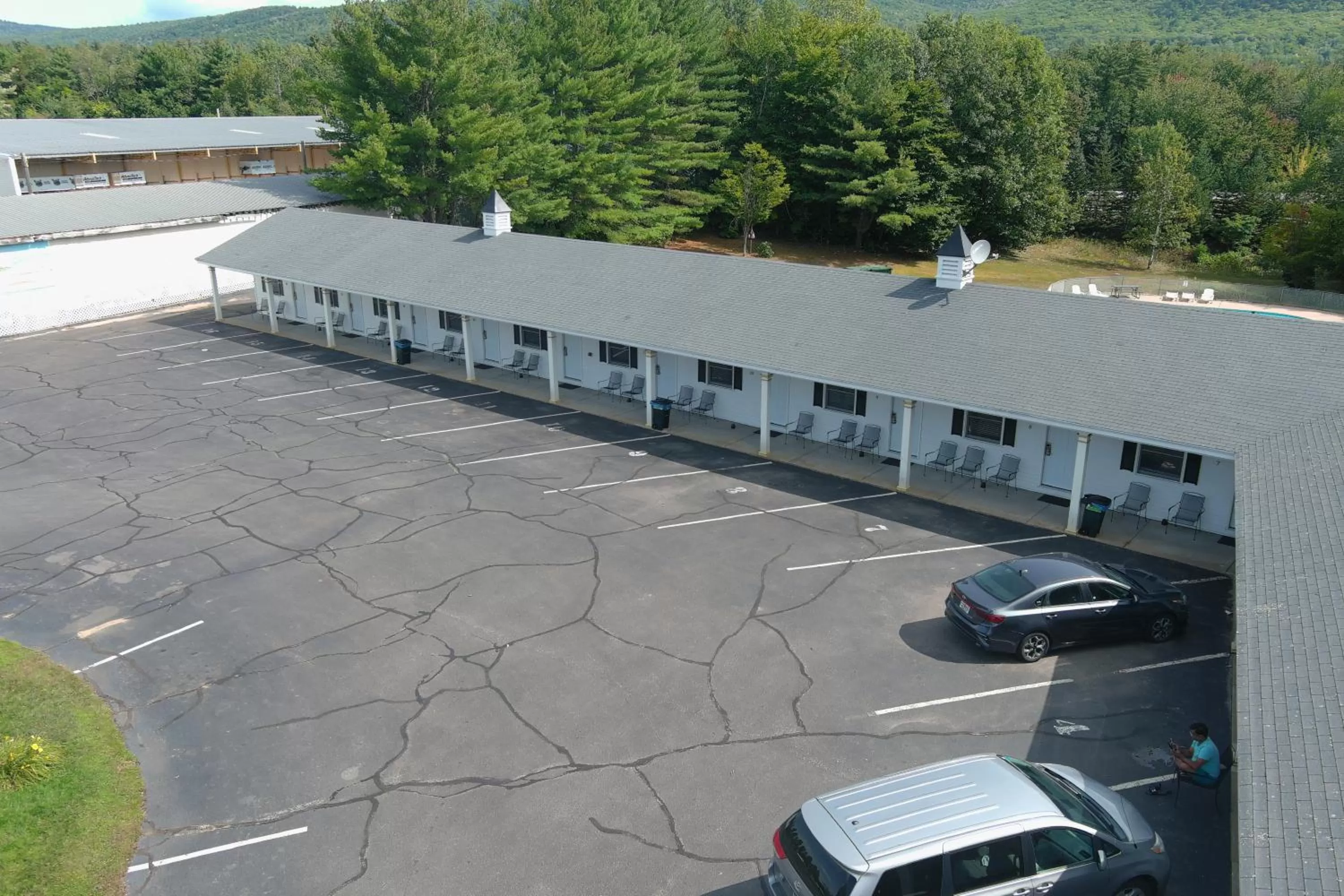 Parking in Colonial Motel