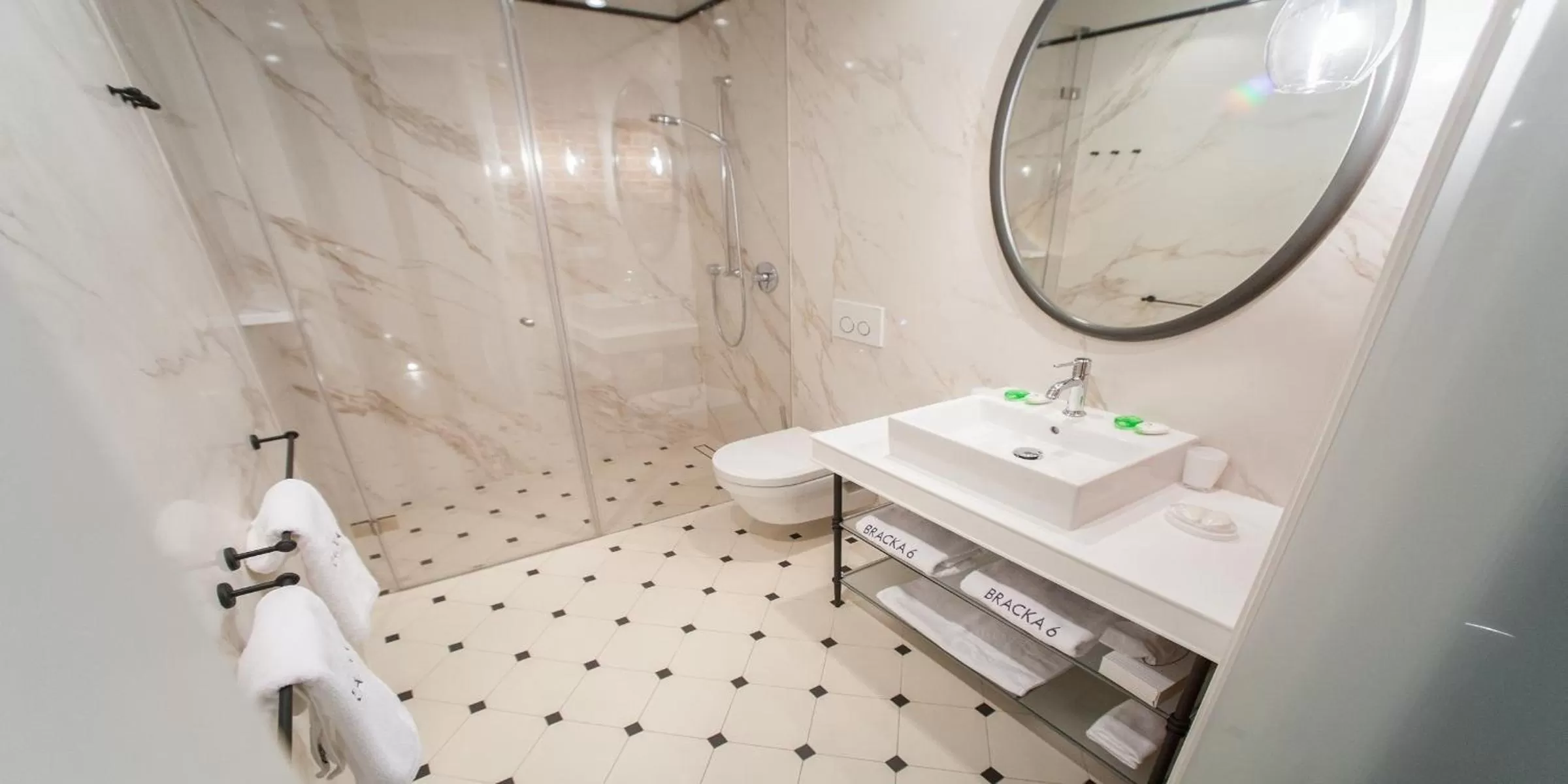 Bathroom in Apartamenty Bracka 6