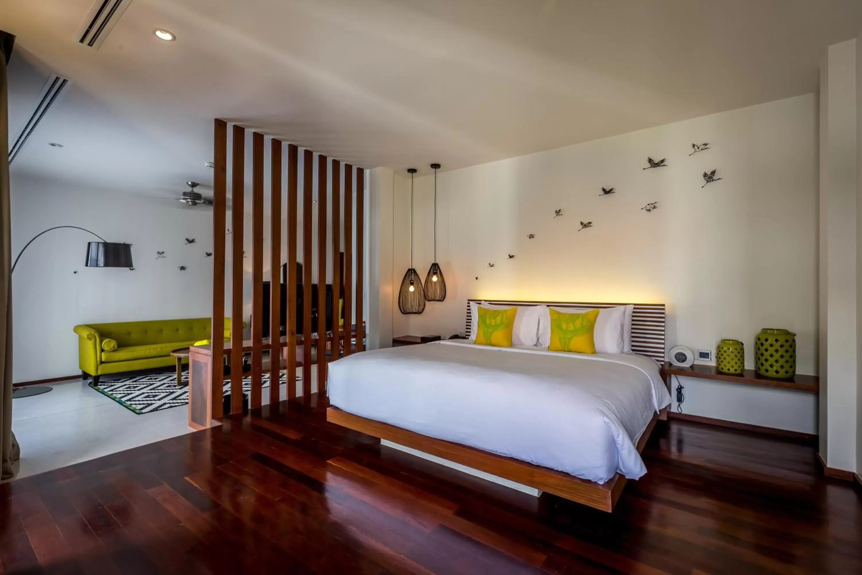 Photo of the whole room, Bed in The Aviary Hotel