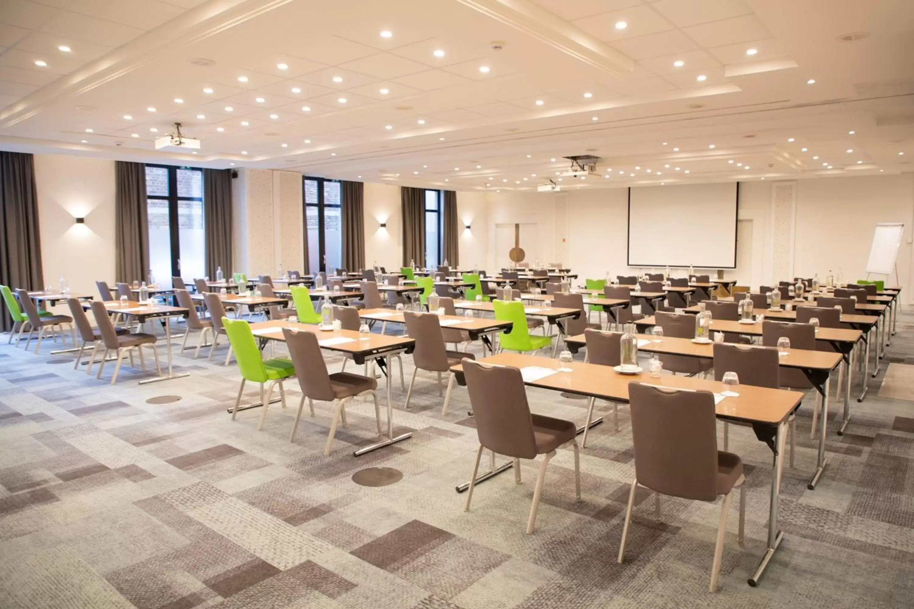 Meeting/conference room, Restaurant/Places to Eat in Holiday Inn Hasselt, an IHG Hotel