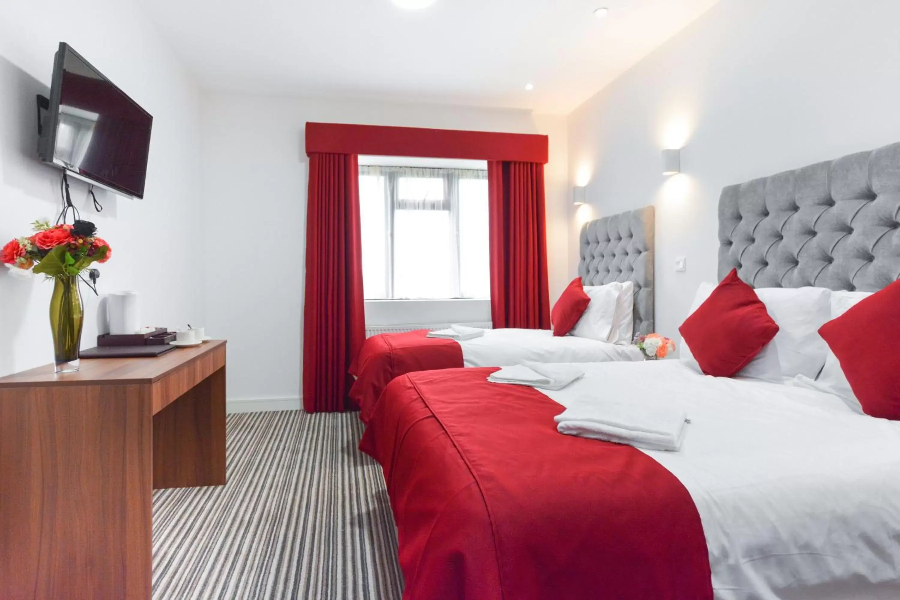 Standard Twin Room in Green View Hotel Near Dartford Standard Twin Room in Green View Hotel Near Dartford