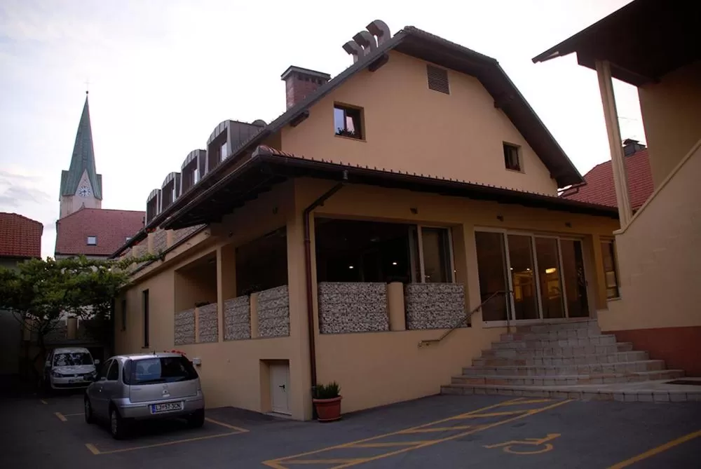 Facade/entrance in Hotel Opara