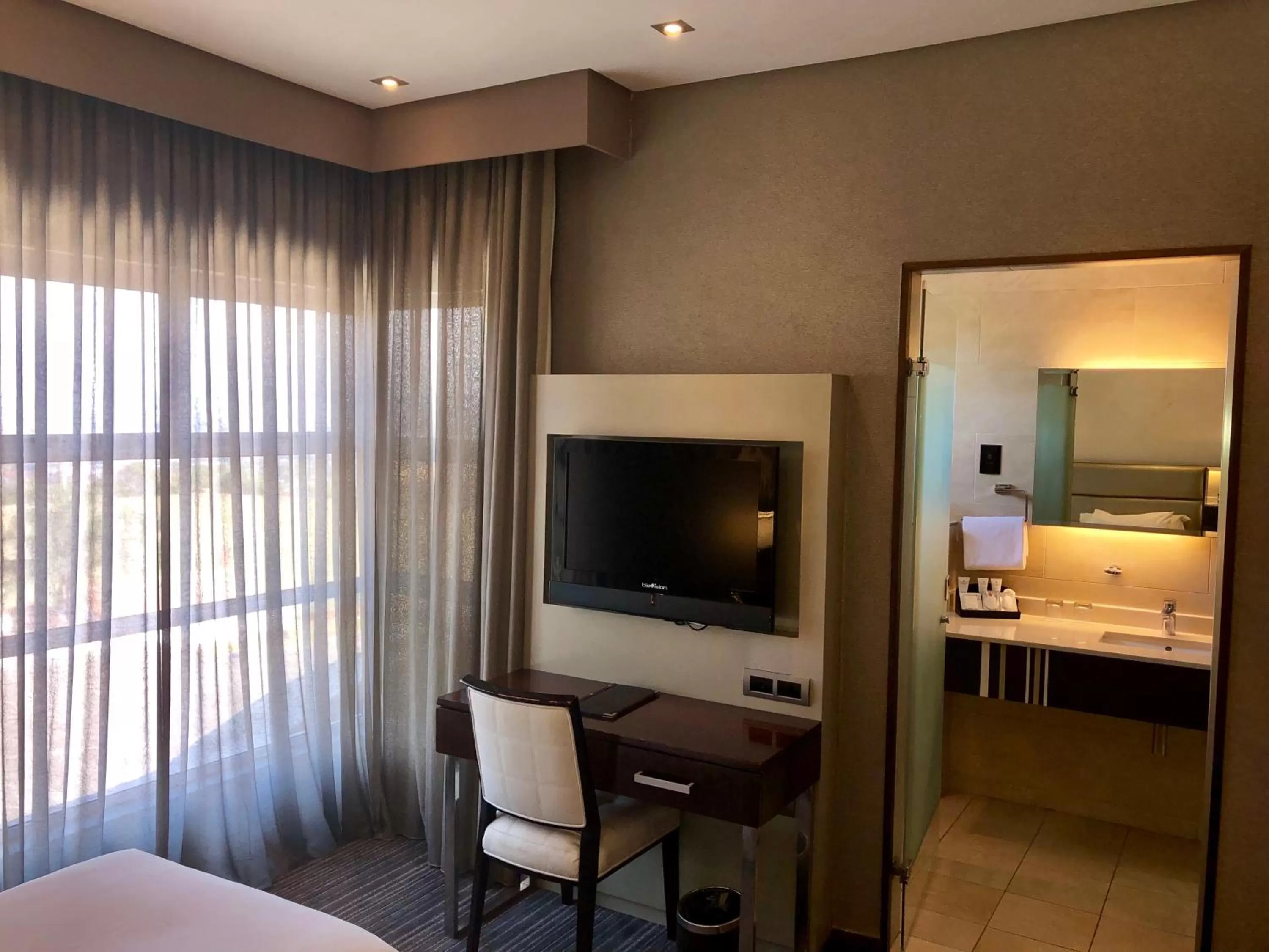 Bathroom, Bed in Coastlands Musgrave Hotel