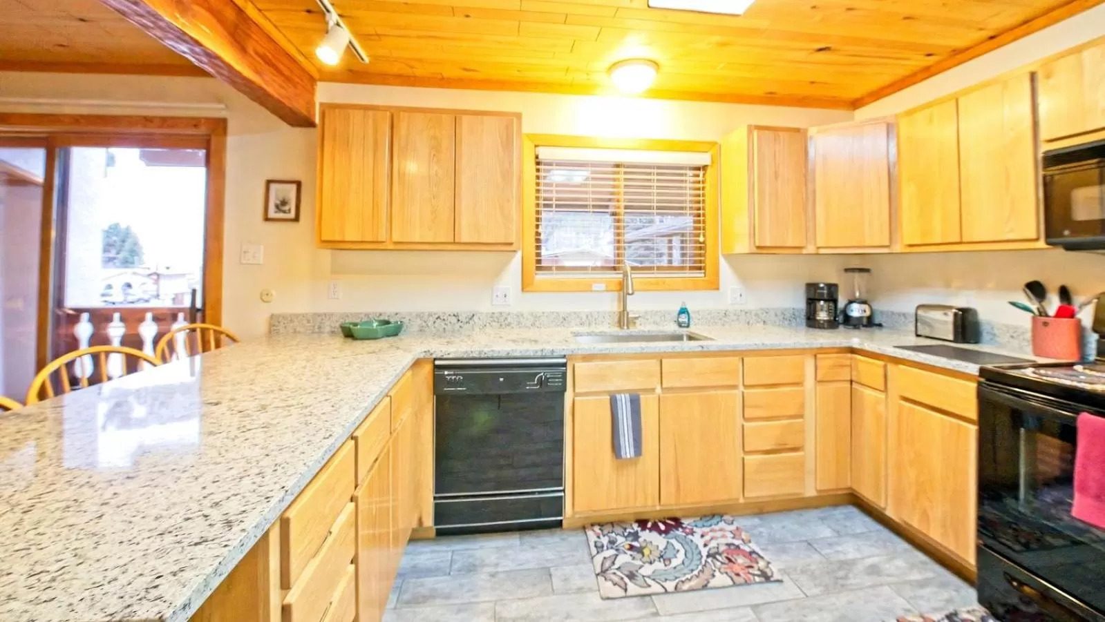 Kitchen/Kitchenette in Sitzmark Sports Lodge