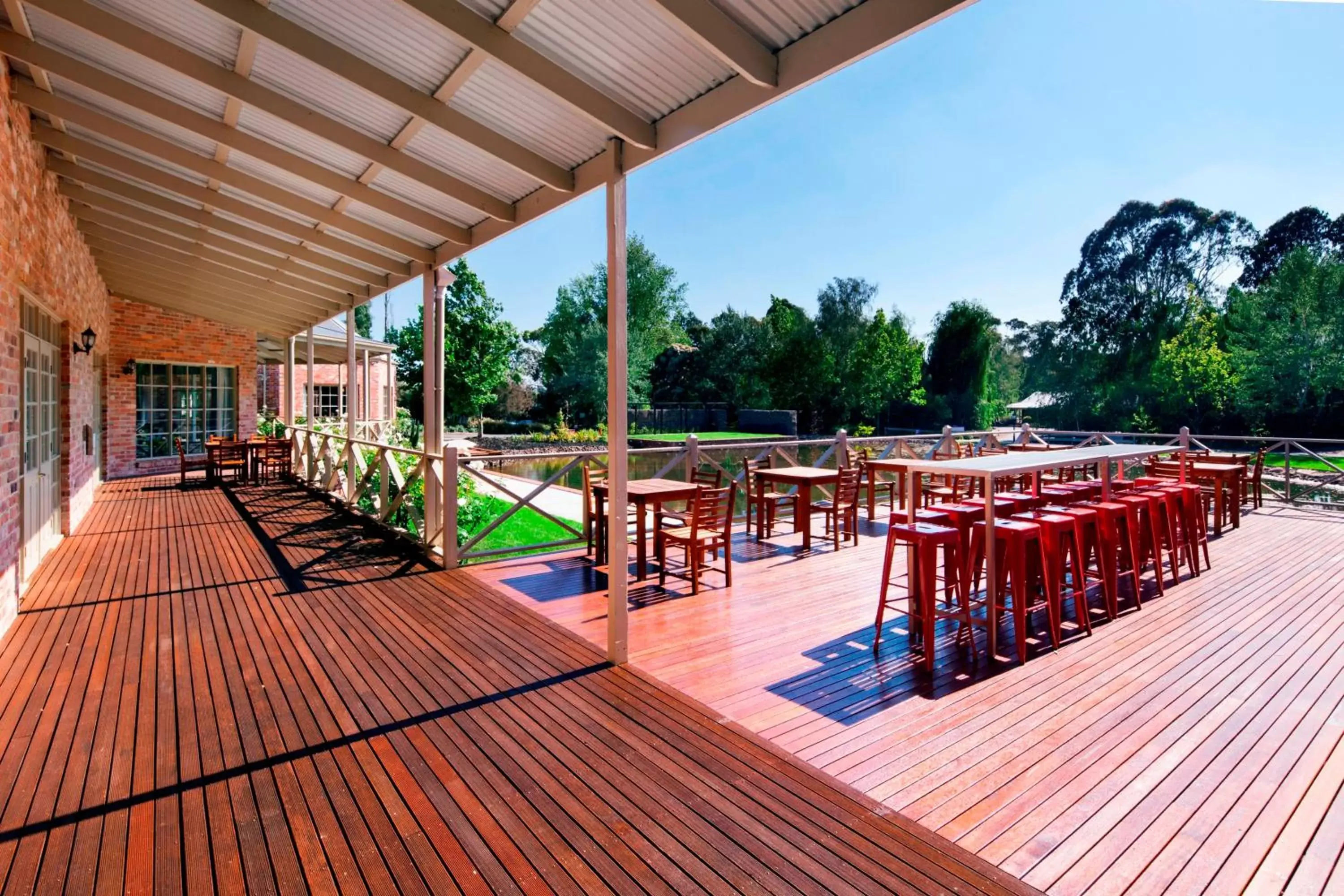 Balcony/Terrace, Swimming Pool in Mercure Ballarat Hotel & Convention Centre