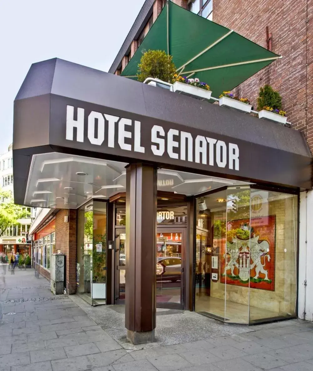 Facade/entrance in Hotel Senator Hamburg