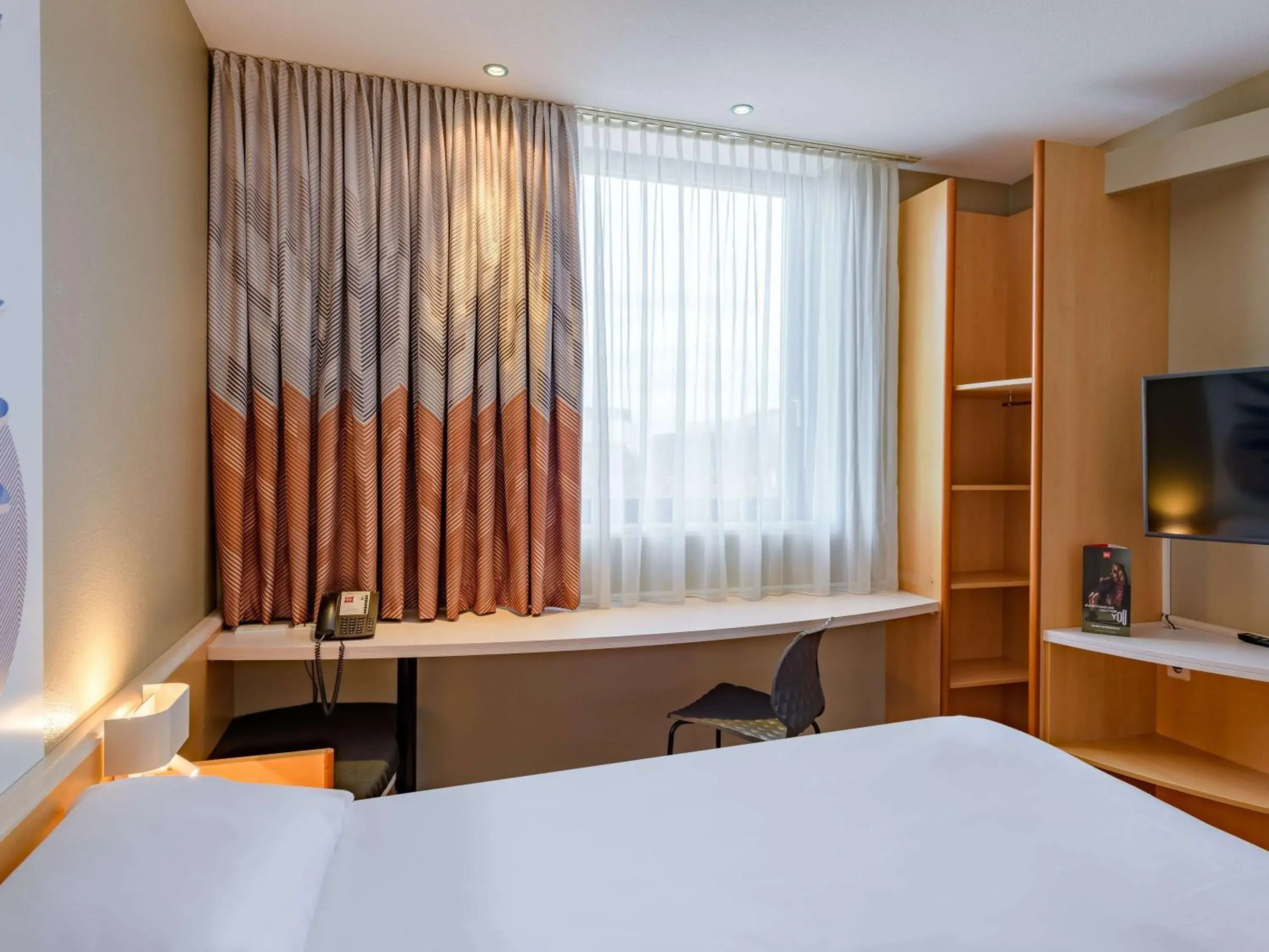 Bedroom, Bed in ibis Heilbronn City