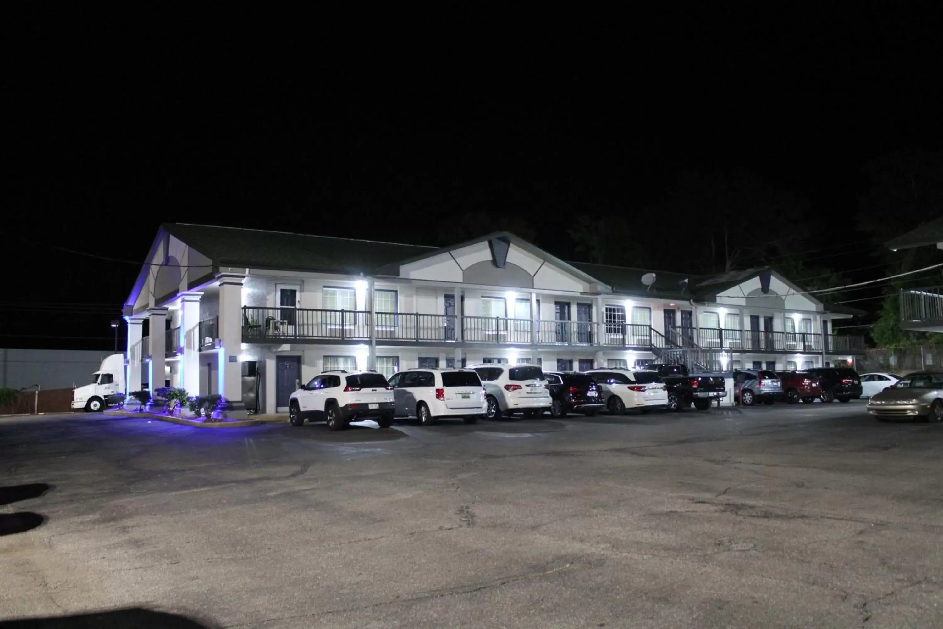 Property Building in Americas Best Value Inn Tuscaloosa