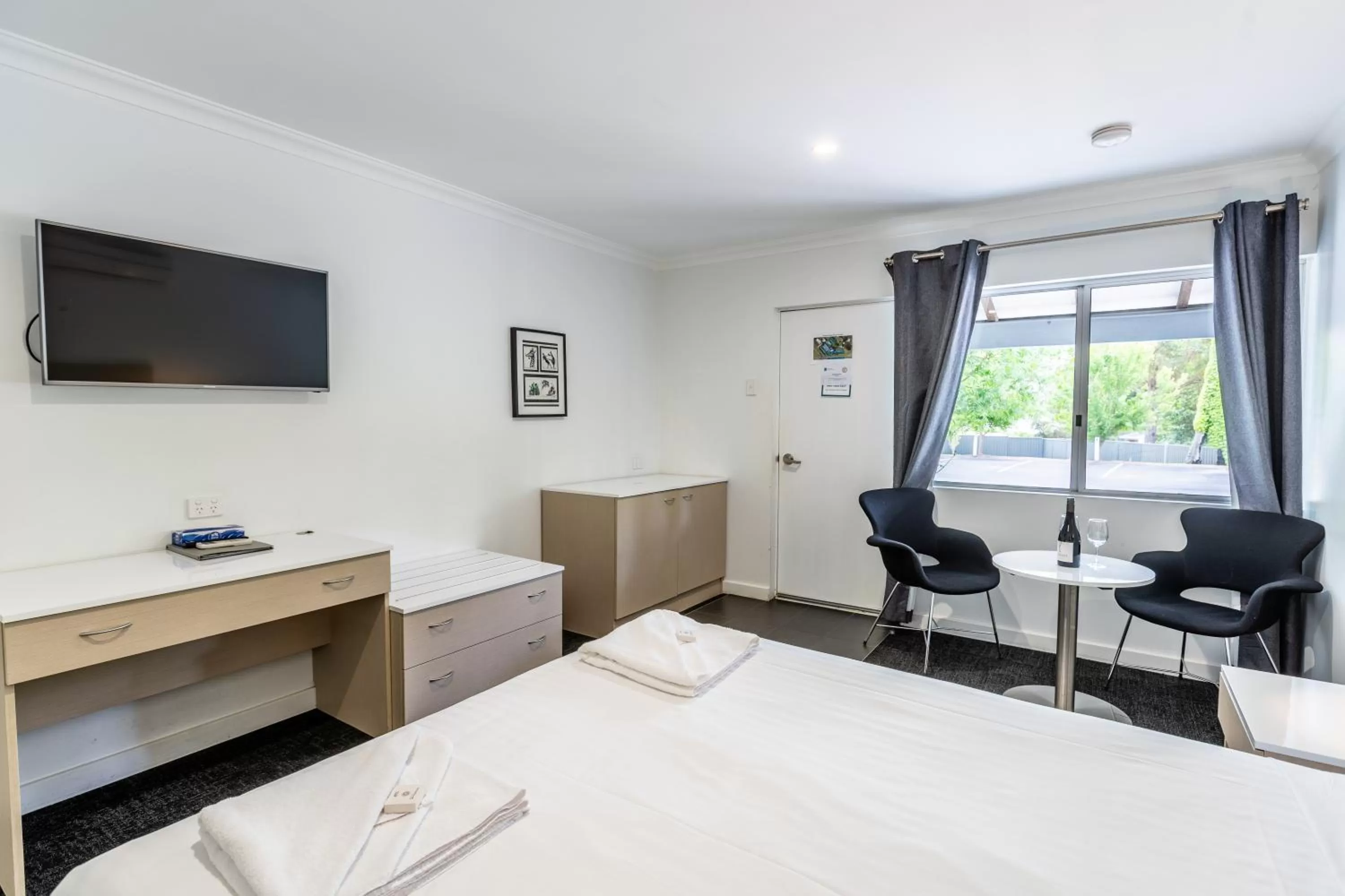 Property building, Bed in Manjimup Kingsley Motel