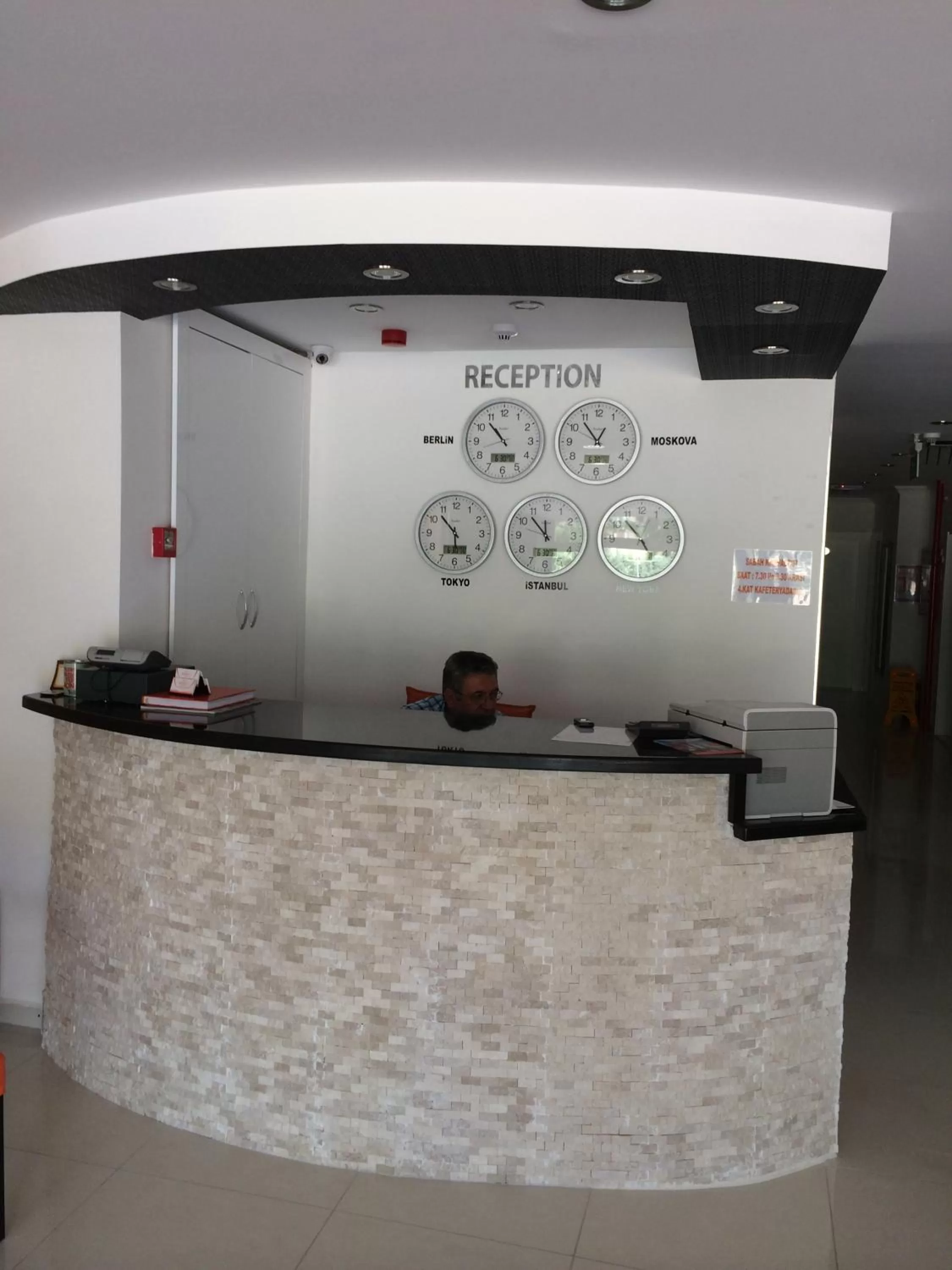 Lobby or reception in Mutado Hotel
