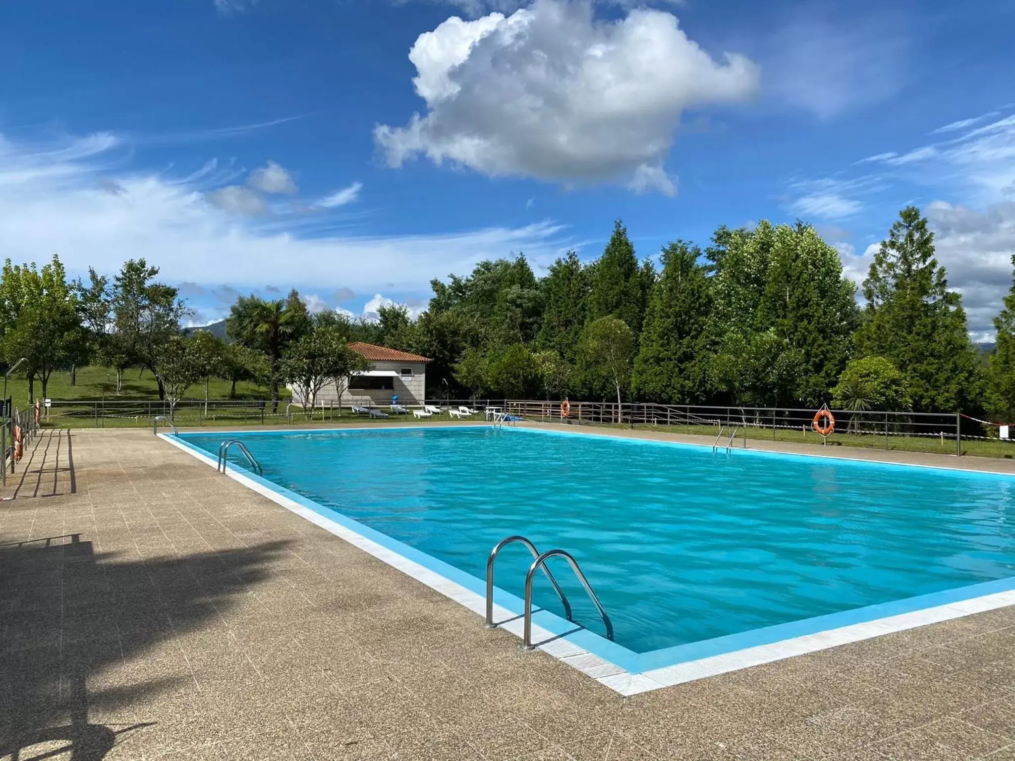 Swimming Pool in Hotel Cemar