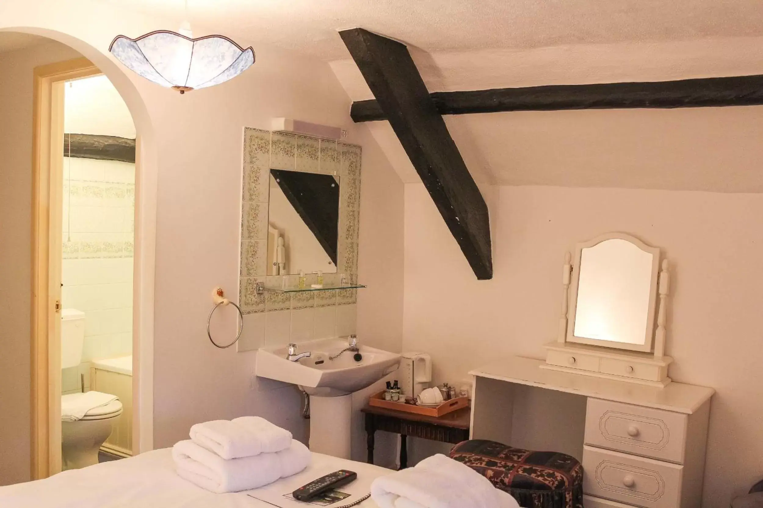 Bedroom, Bathroom in Kersbrook Guest Accommodation