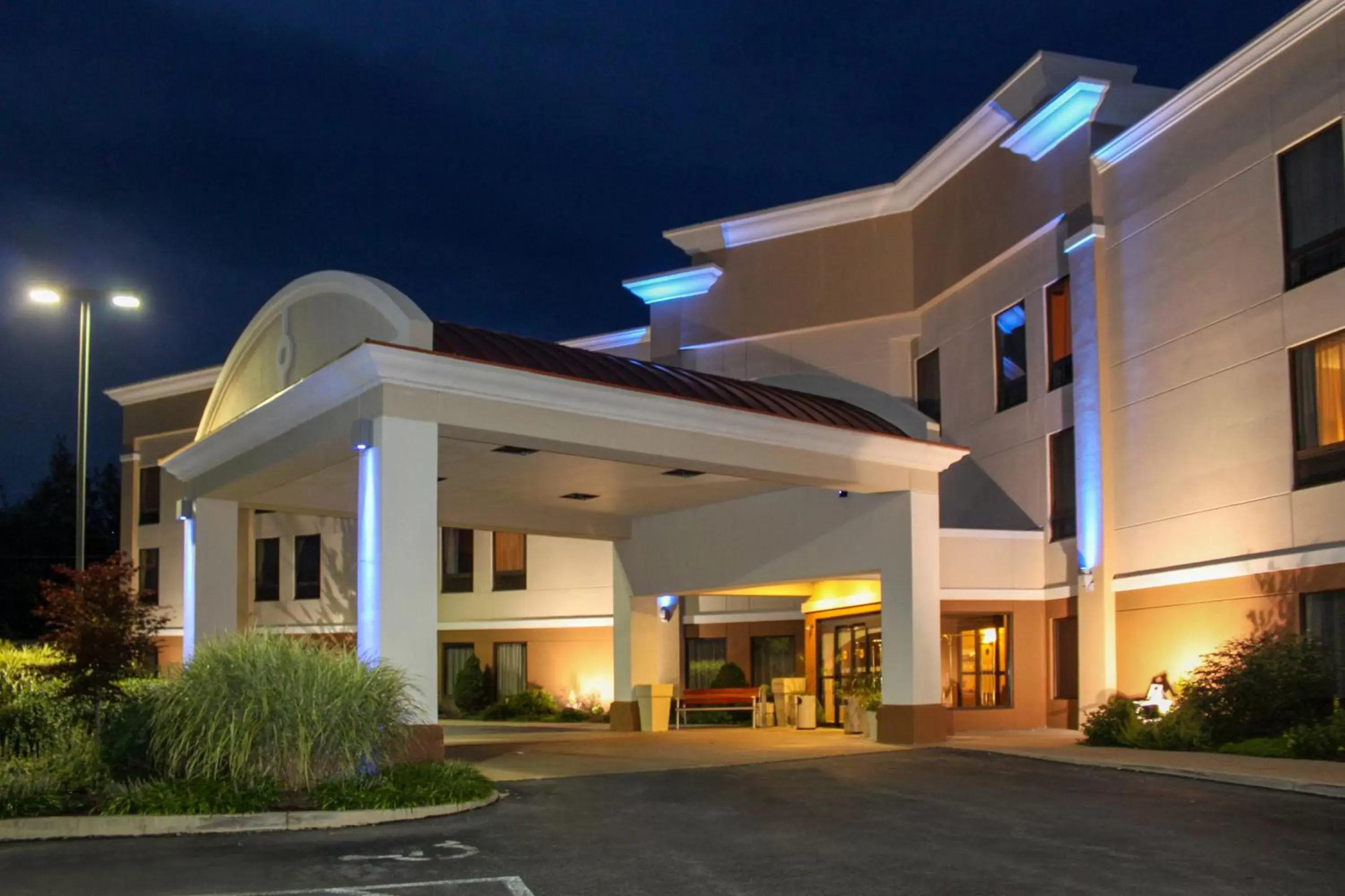 Property Building in Holiday Inn Express Lewisburg - New Columbia, an IHG Hotel