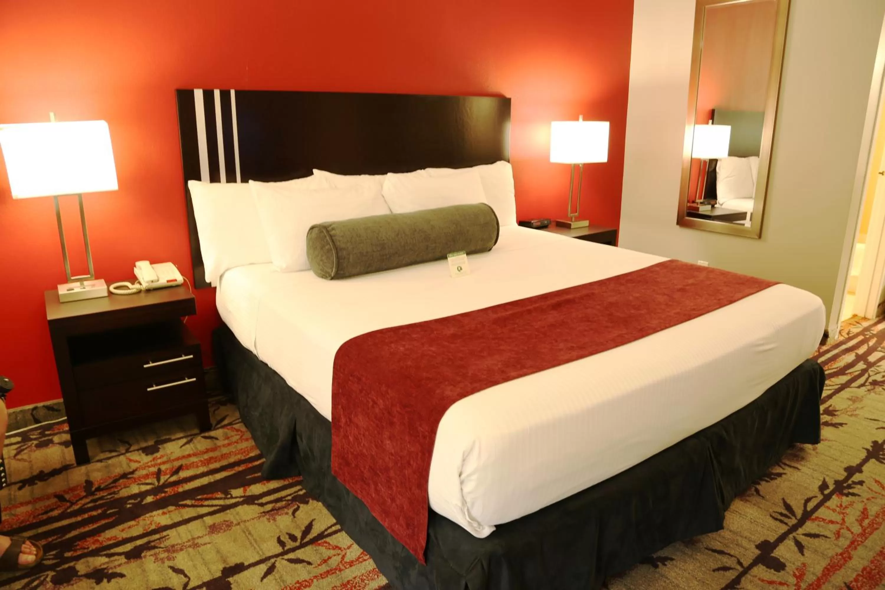 Photo of the whole room, Bed in Laguna Hills Lodge-Irvine Spectrum