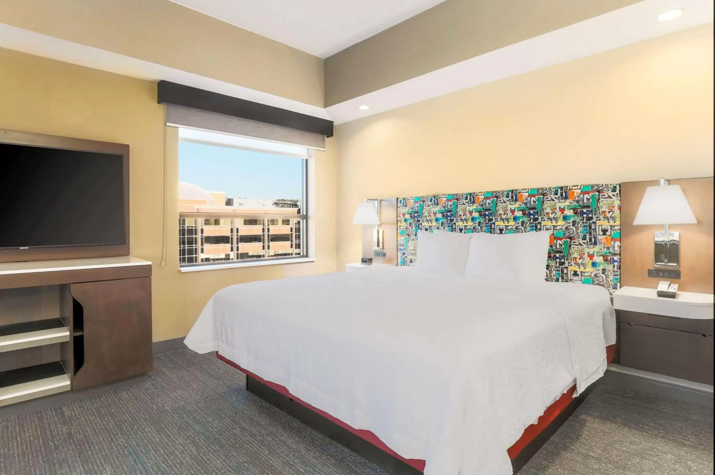 Bed in Hampton Inn & Suites Pittsburgh Downtown