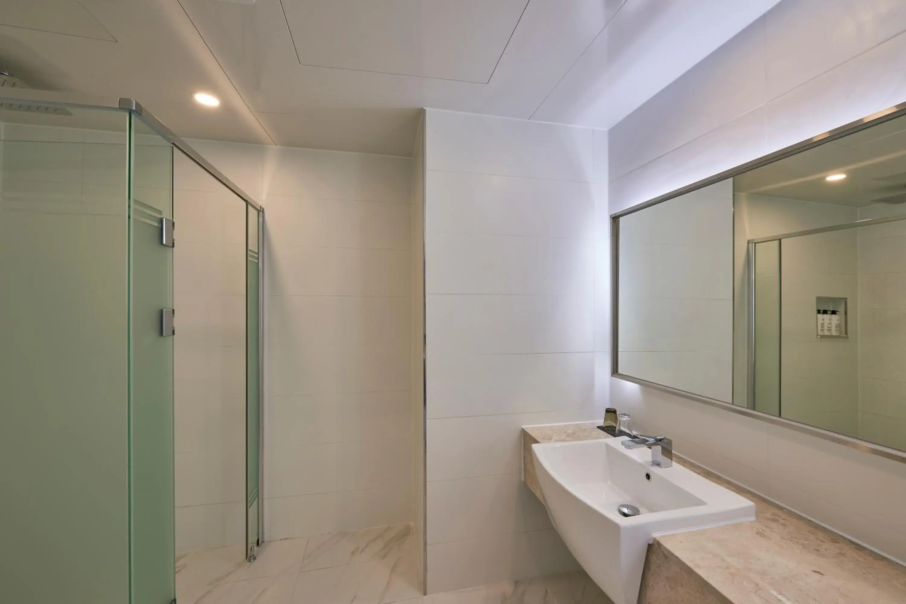 Shower, Bathroom in Gwangju Aura Hotel