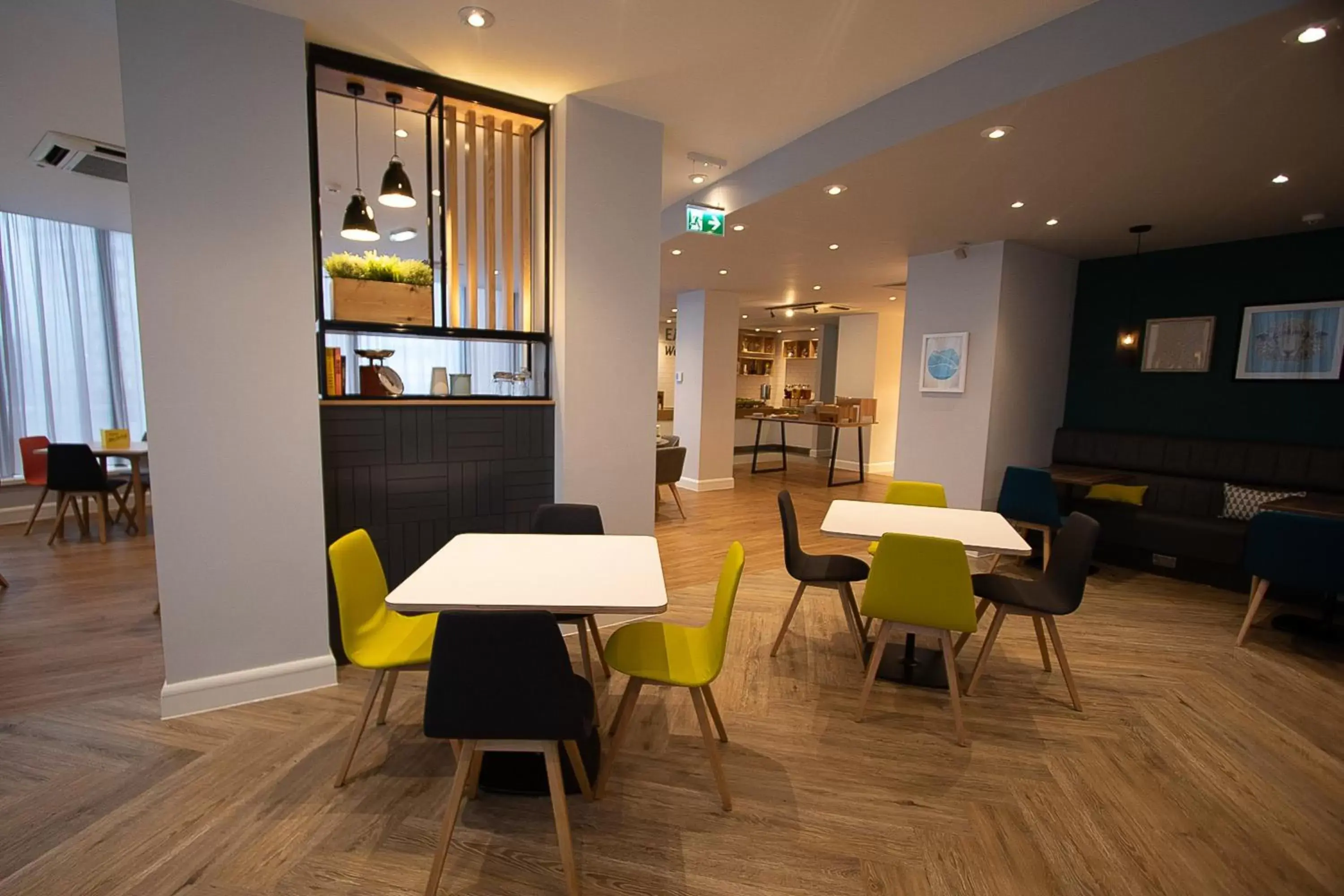 Restaurant/places to eat, Lounge/Bar in Holiday Inn Preston, an IHG Hotel