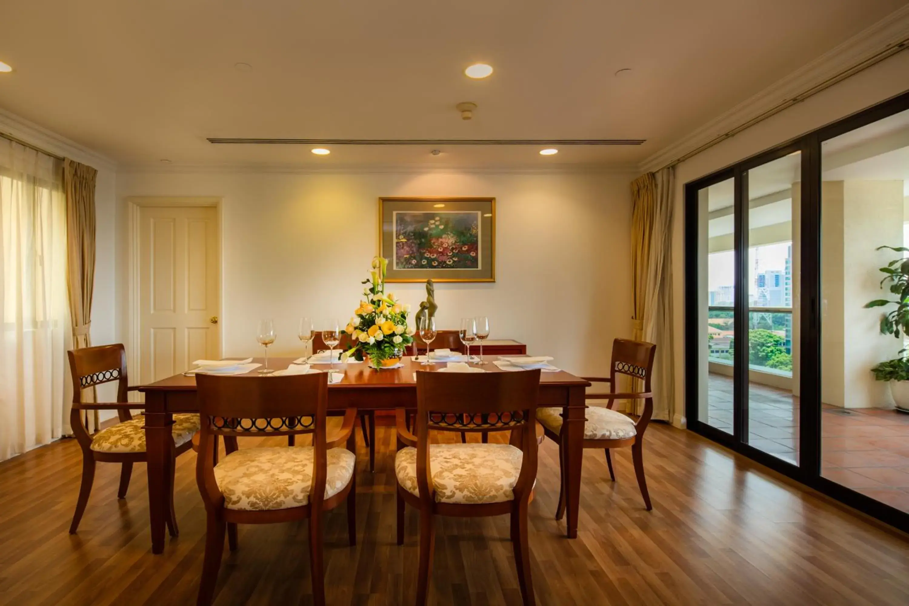 Dining Area in Norfolk Mansion - Luxury Serviced Apartment