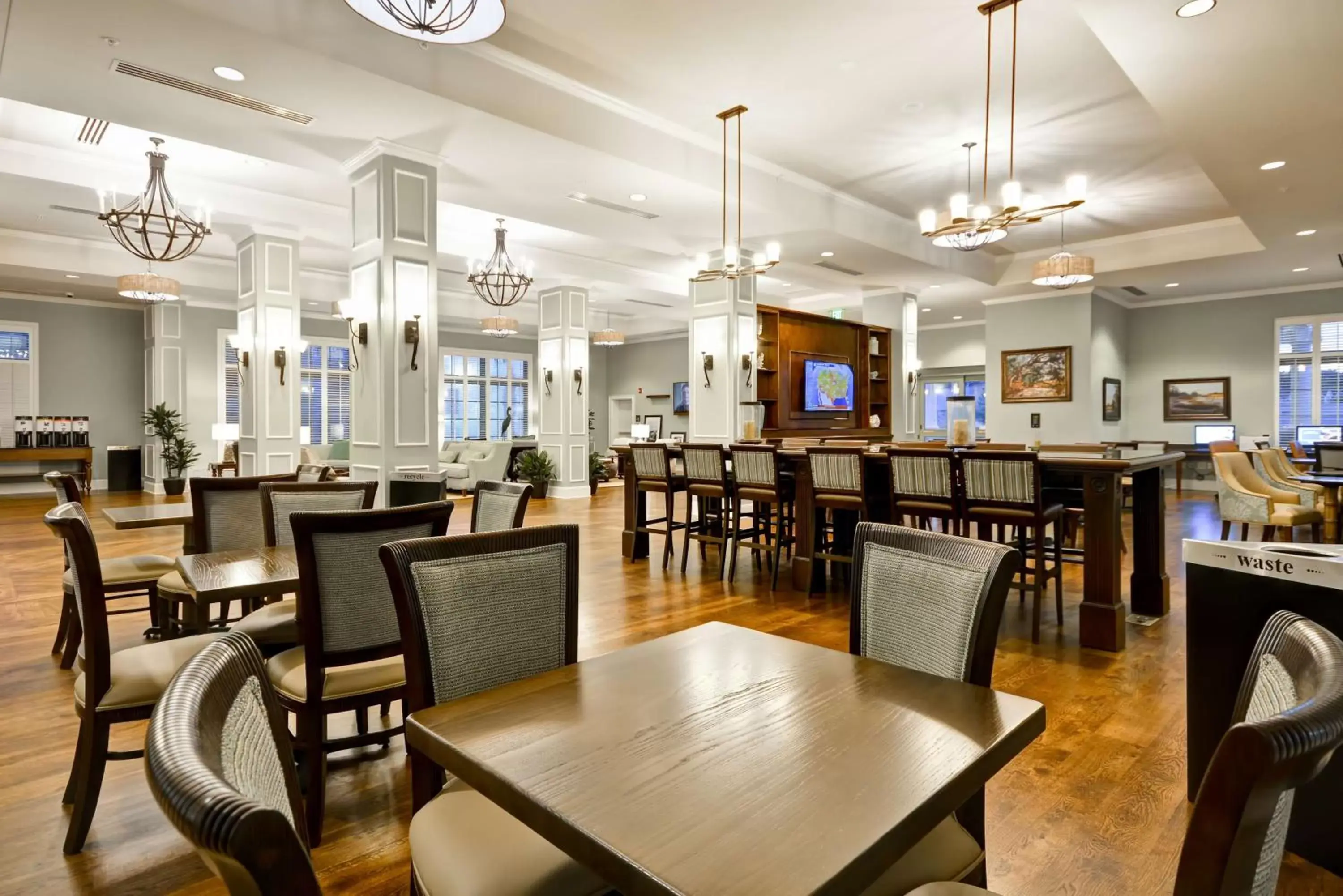 Dining area, Restaurant/Places to Eat in Hampton Inn & Suites Charleston Airport