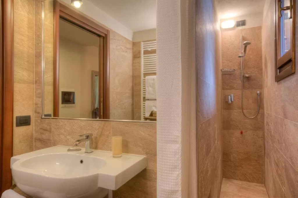 Bathroom in Locanda La Brenva - Estella Hotel Collection & Experience