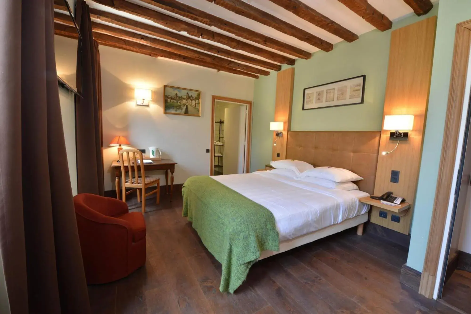 Photo of the whole room, Bed in Logis Hotel De La Cote D'or