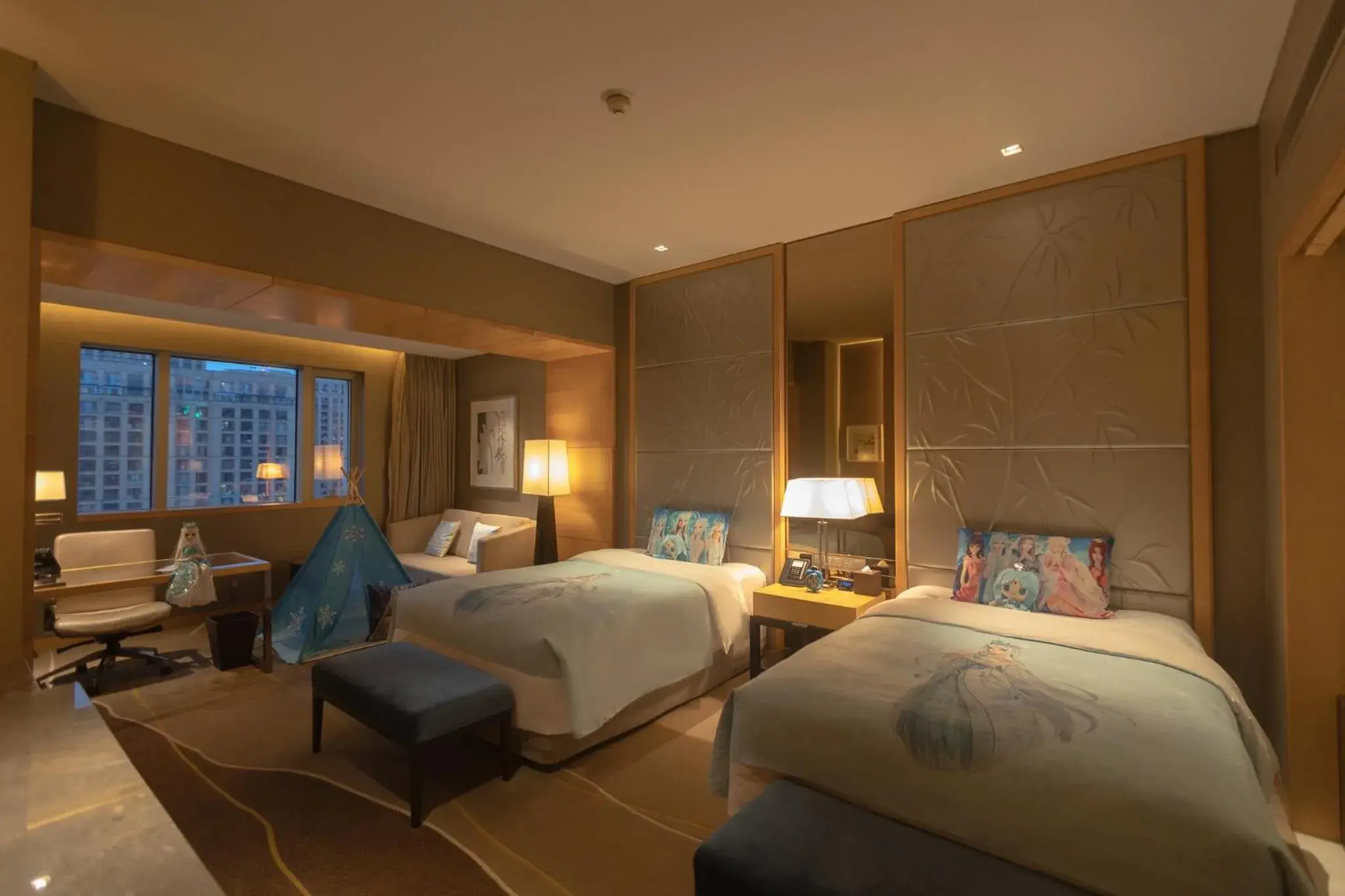 Photo of the whole room, Bed in InterContinental Ningbo, an IHG Hotel