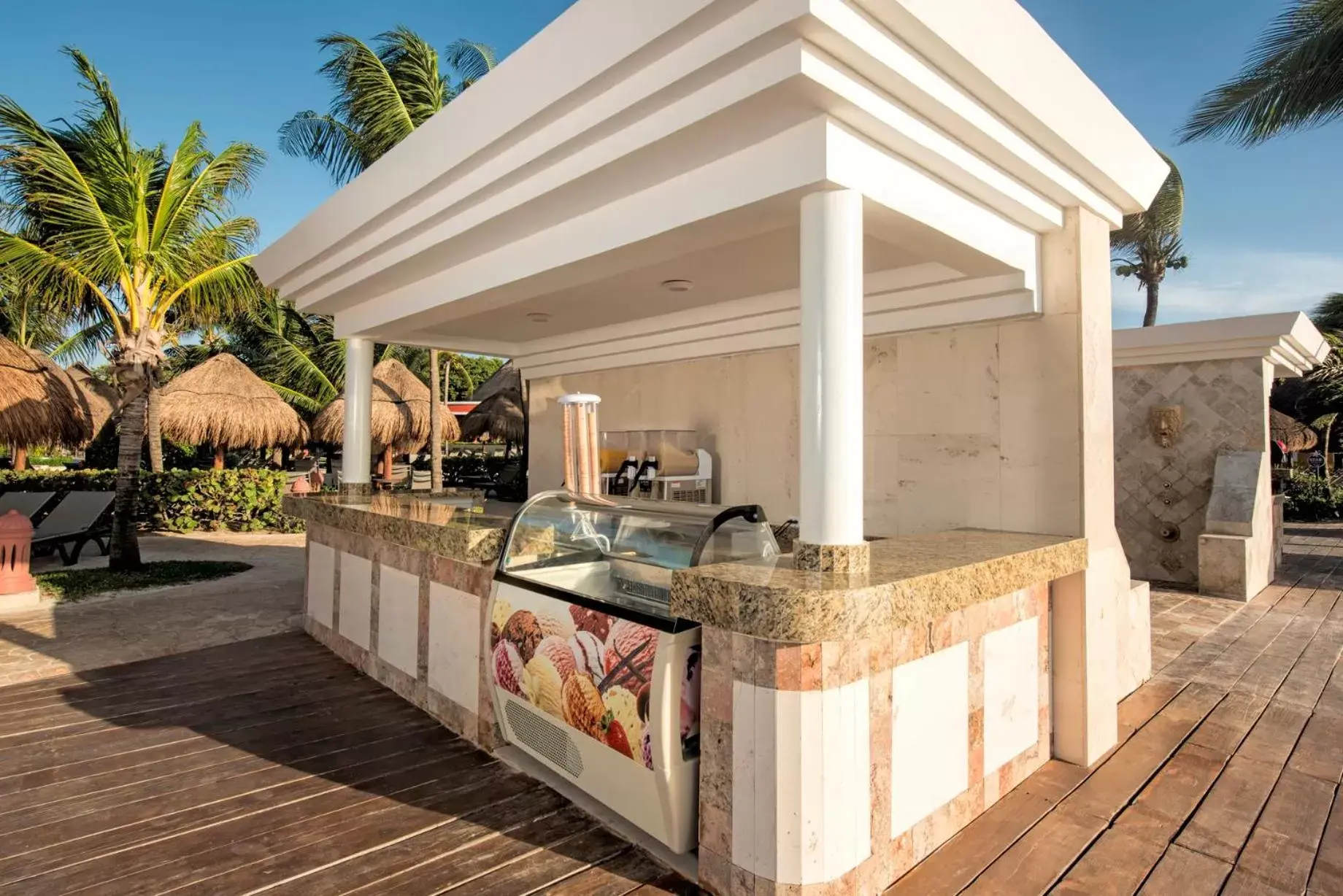 Lounge or bar in Iberostar Quetzal