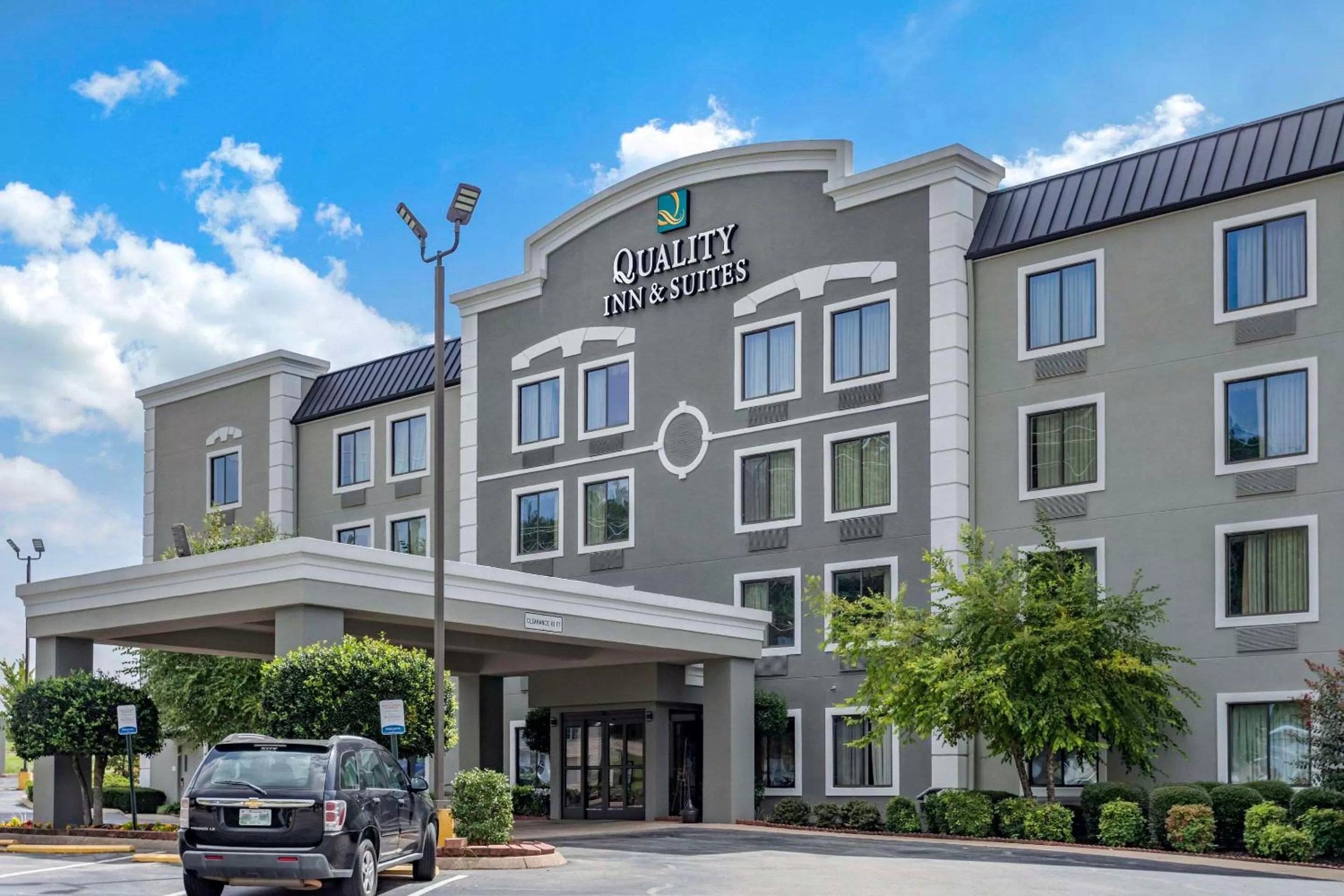 Property building in Quality Inn & Suites Chattanooga West near Lookout Mountain