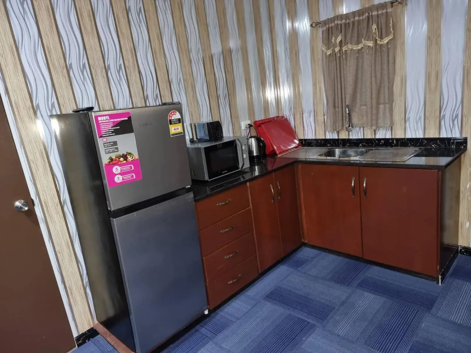 Kitchen/Kitchenette in Al - Minhaj Service Apartments