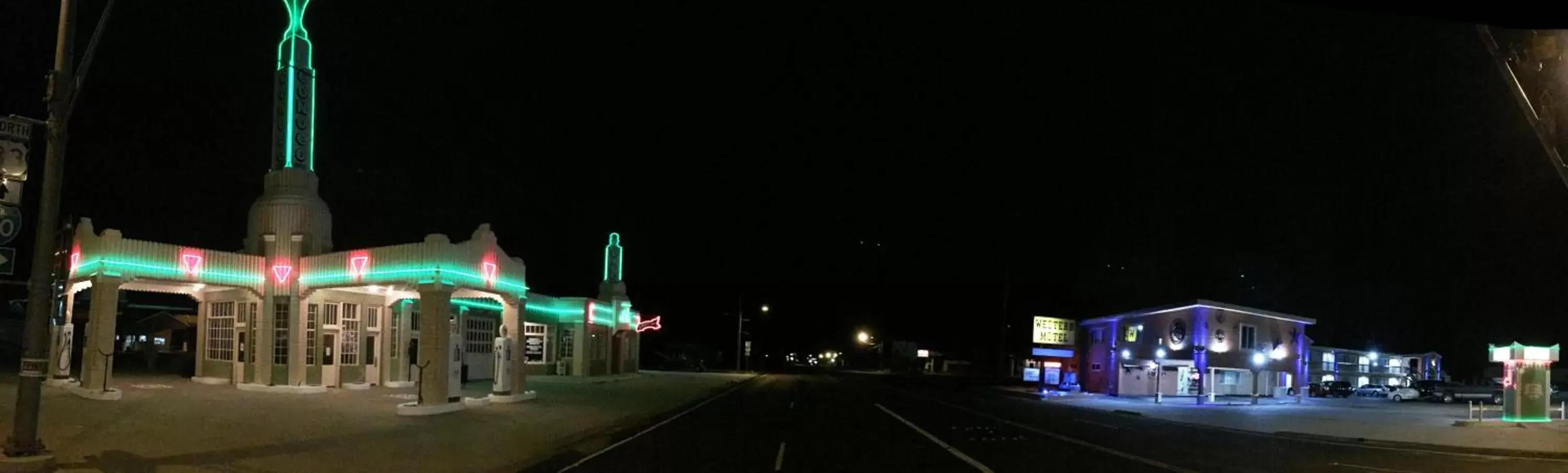 Night, Neighborhood in Western Motel