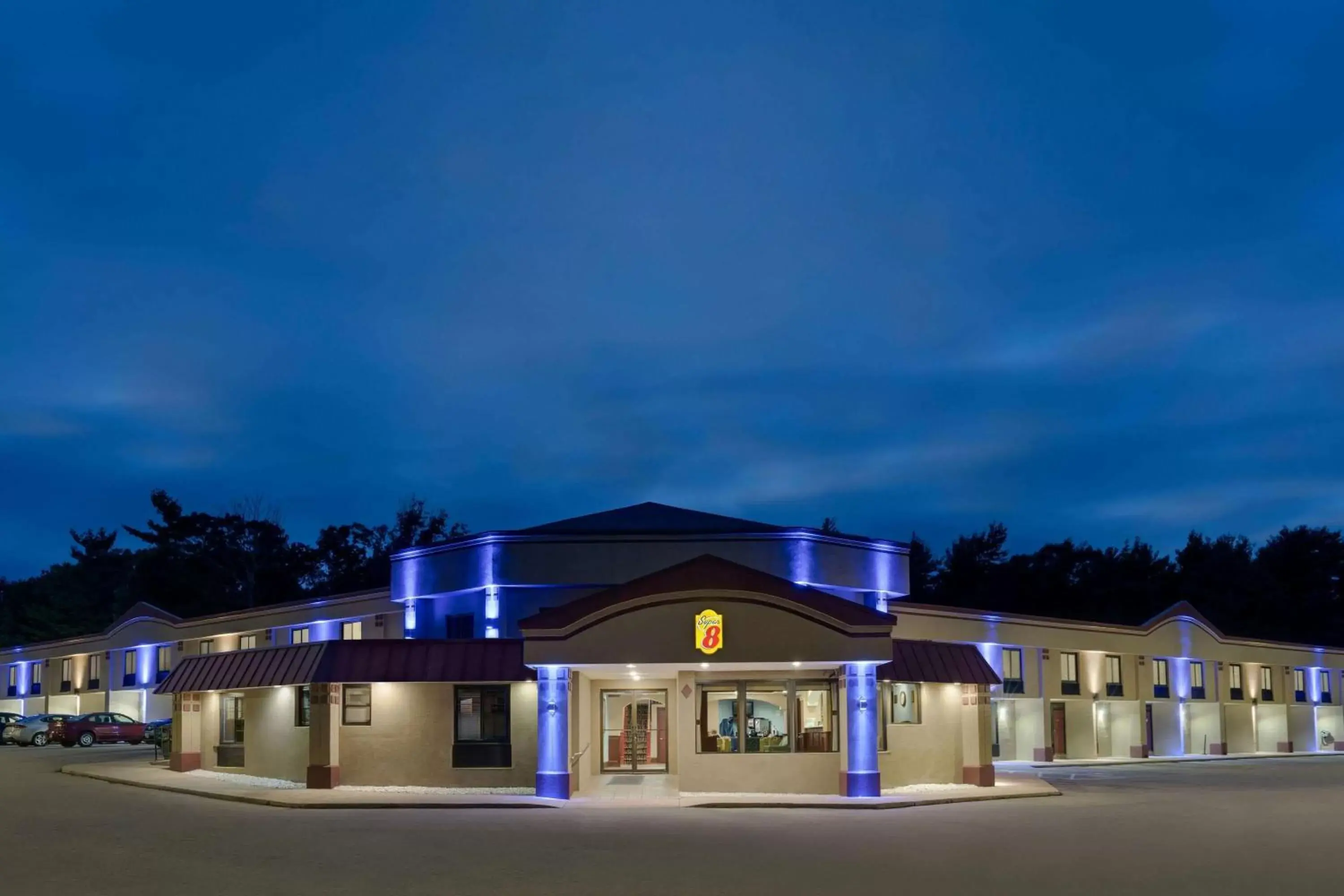 Property building in Super 8 by Wyndham West Greenwich/Providence Property building in Super 8 by Wyndham West Greenwich/Providence