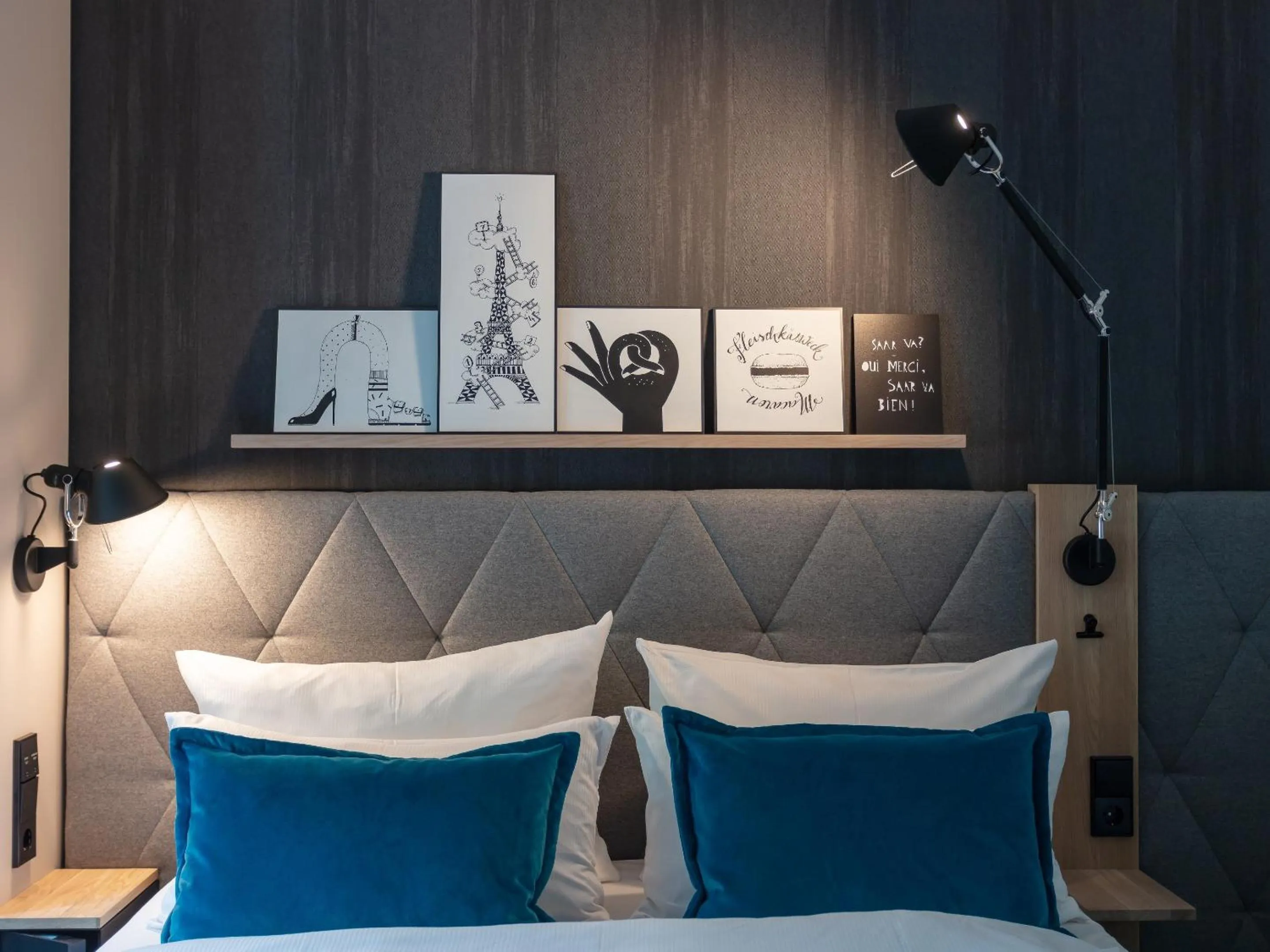 Room with Queen Size Bed in Motel One Saarbrücken