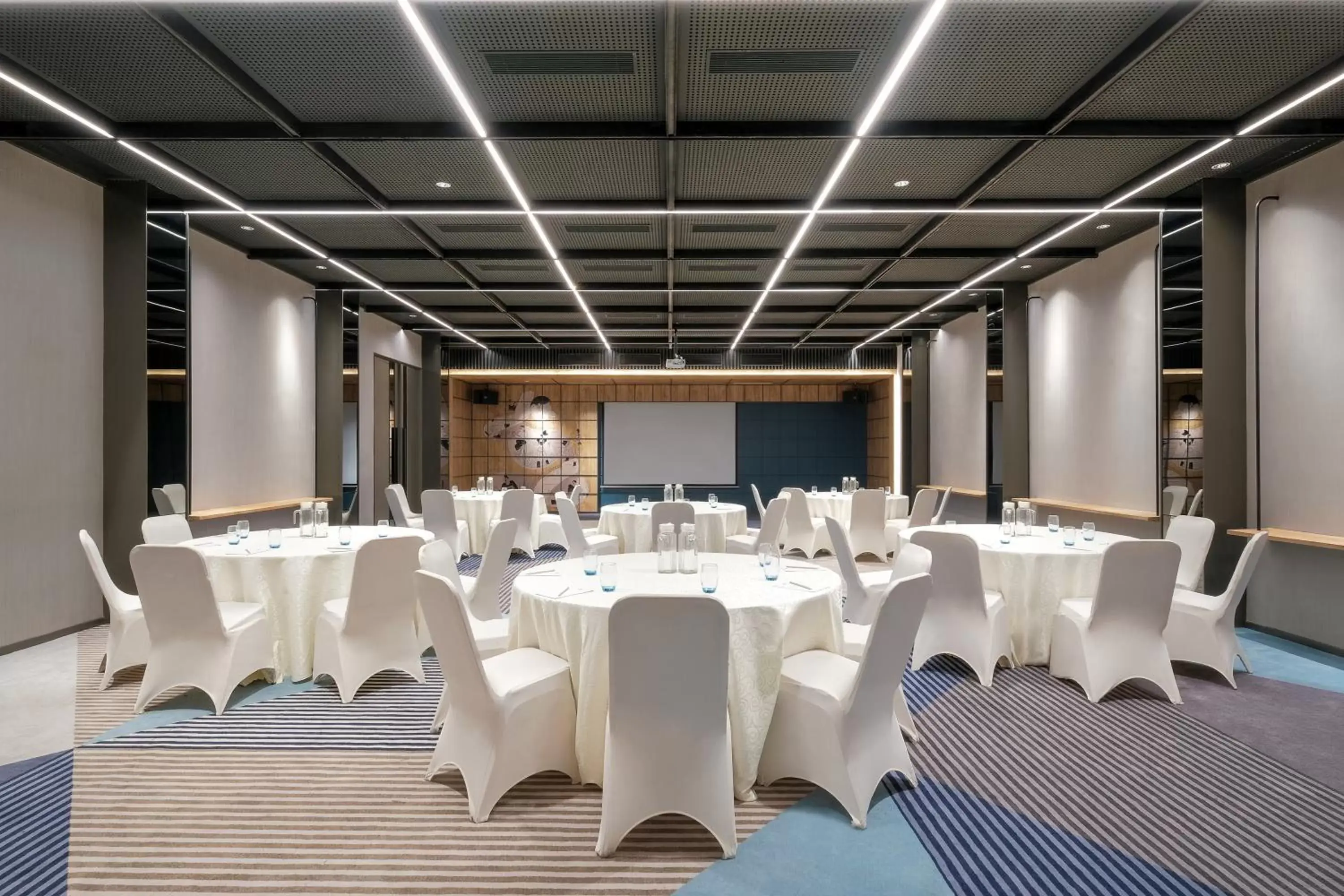 Meeting/conference room in ibis Surabaya Tidar