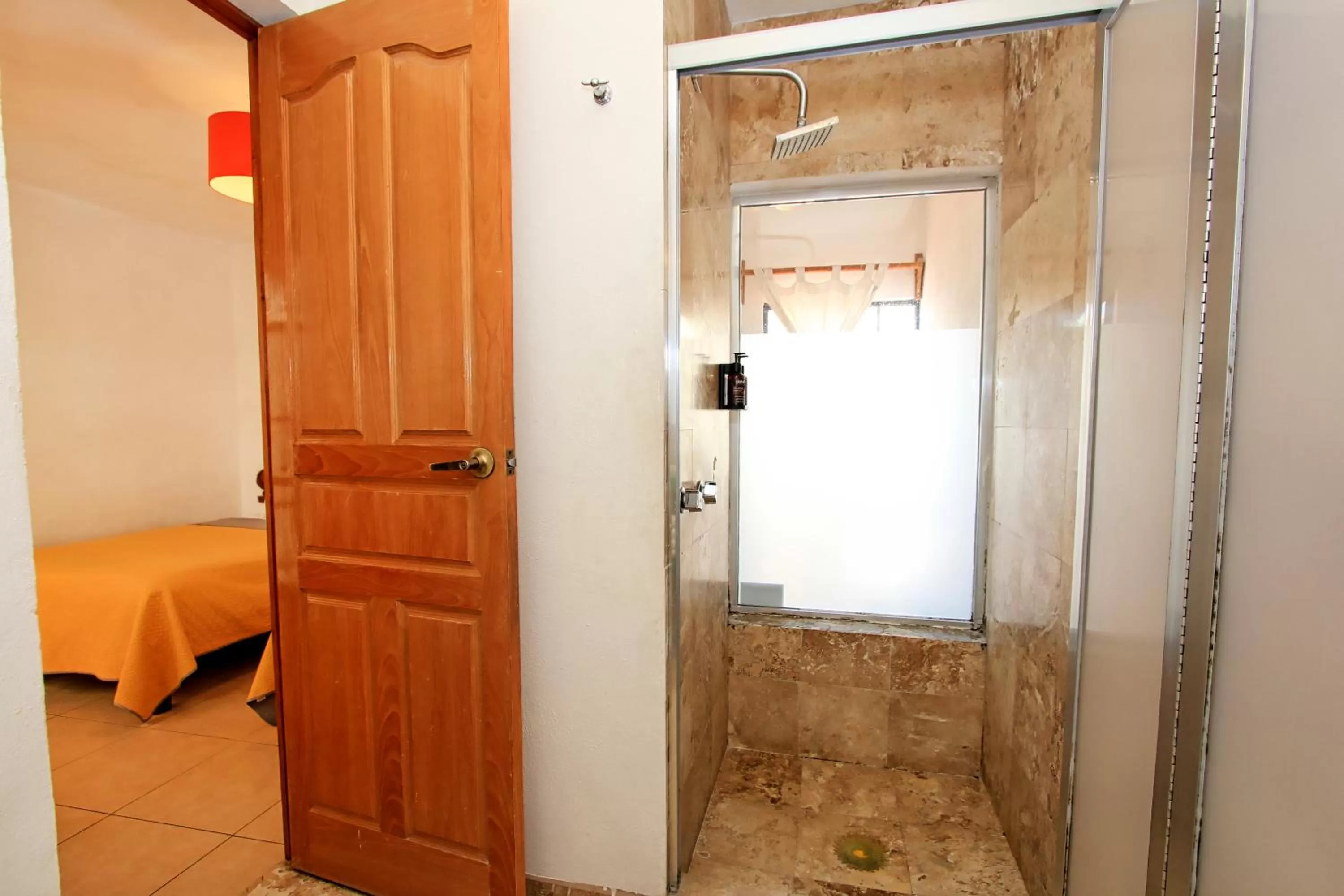 Bathroom, Bed in Hotel Real Guanajuato