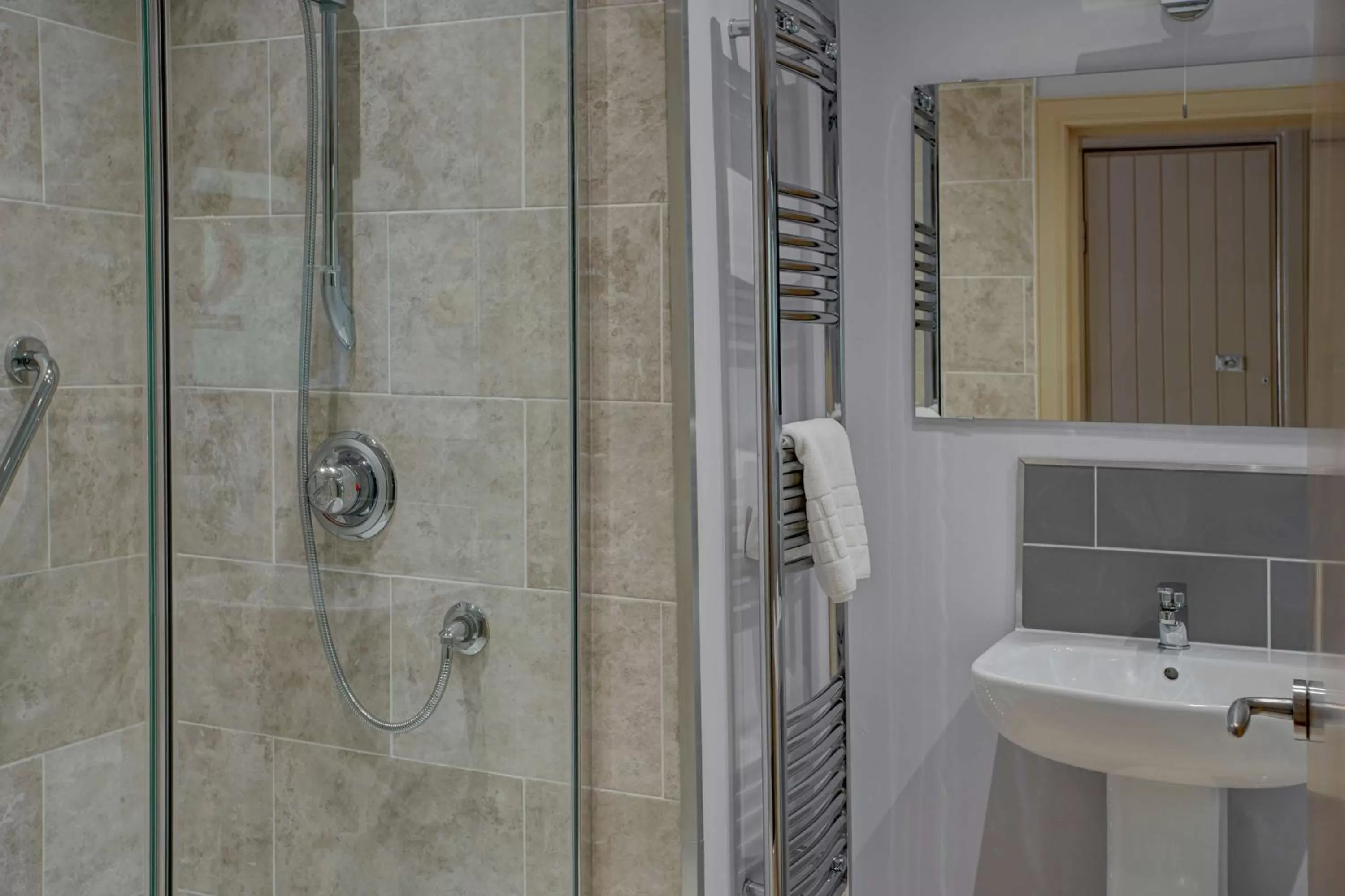 Photo of the whole room in All Seasons Philipburn, BW Signature Collection