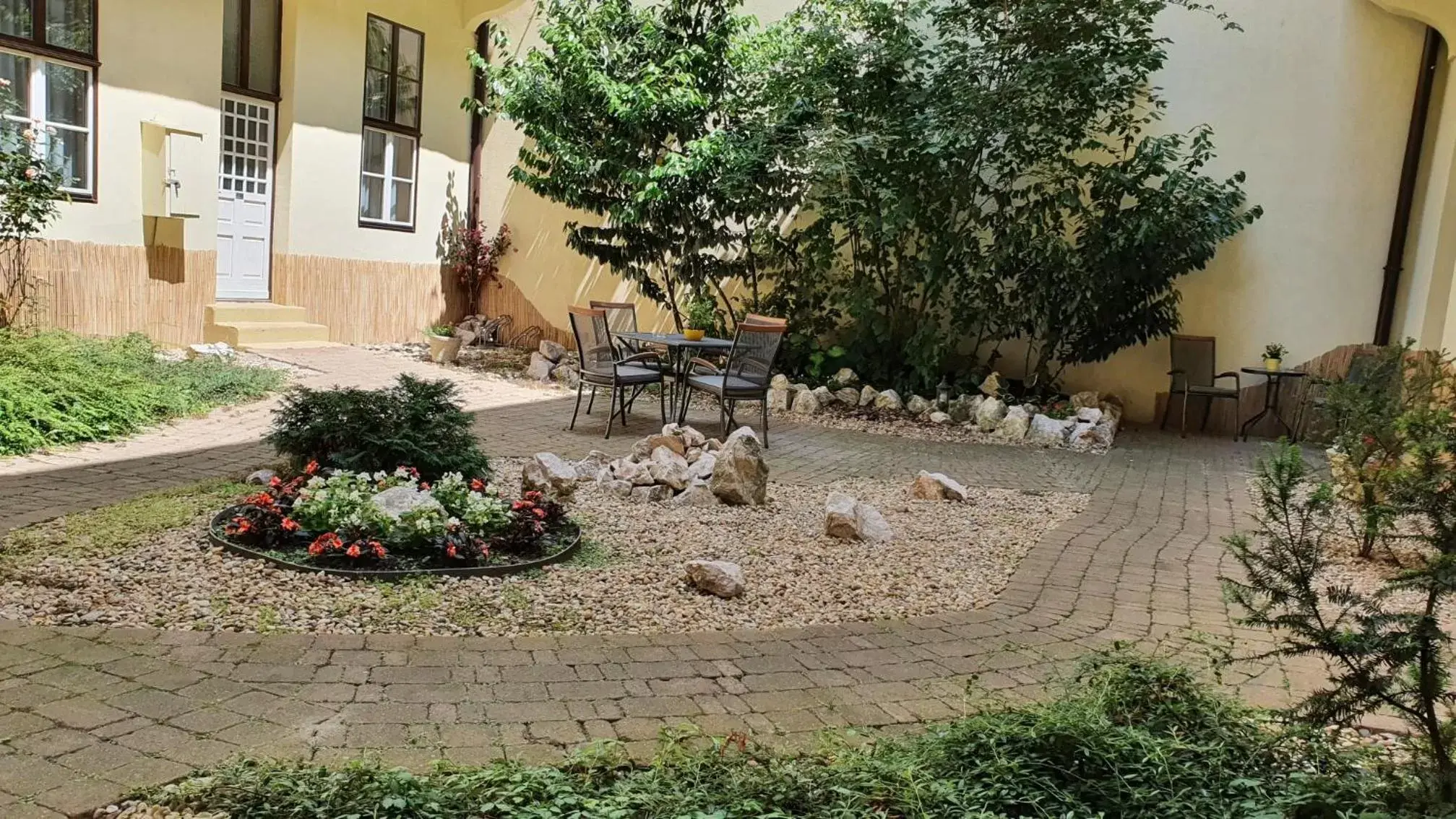 Inner courtyard view in Central Hotel 21 and Apartments