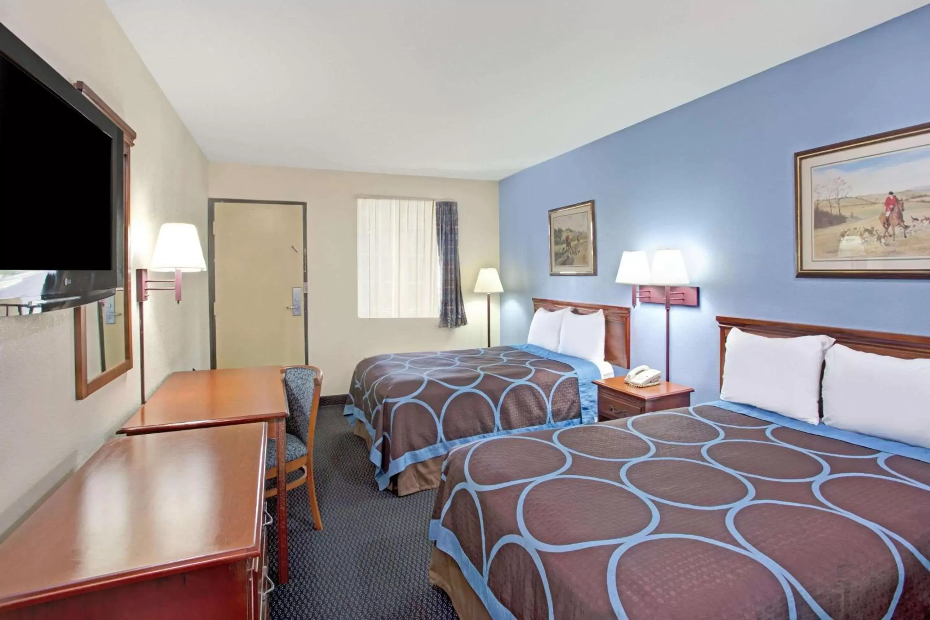 Photo of the whole room, Bed in Super 8 by Wyndham Suwanee