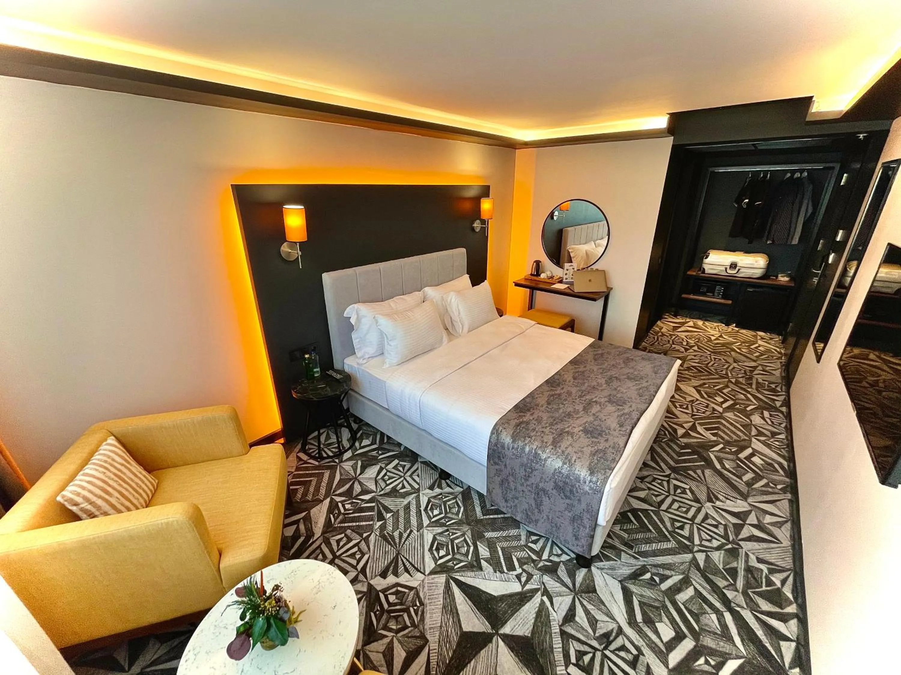 Bedroom, Bed in Weingart Istanbul