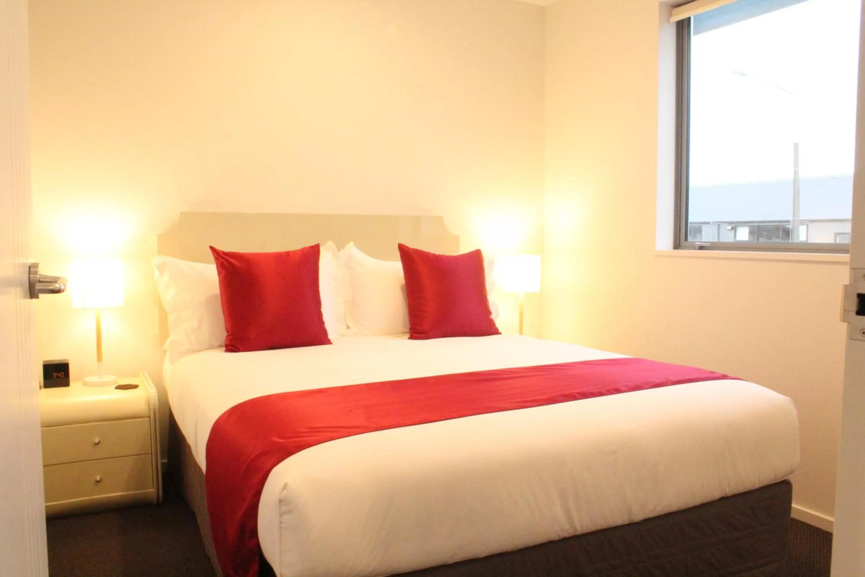 Bed in Bealey Plaza Motel