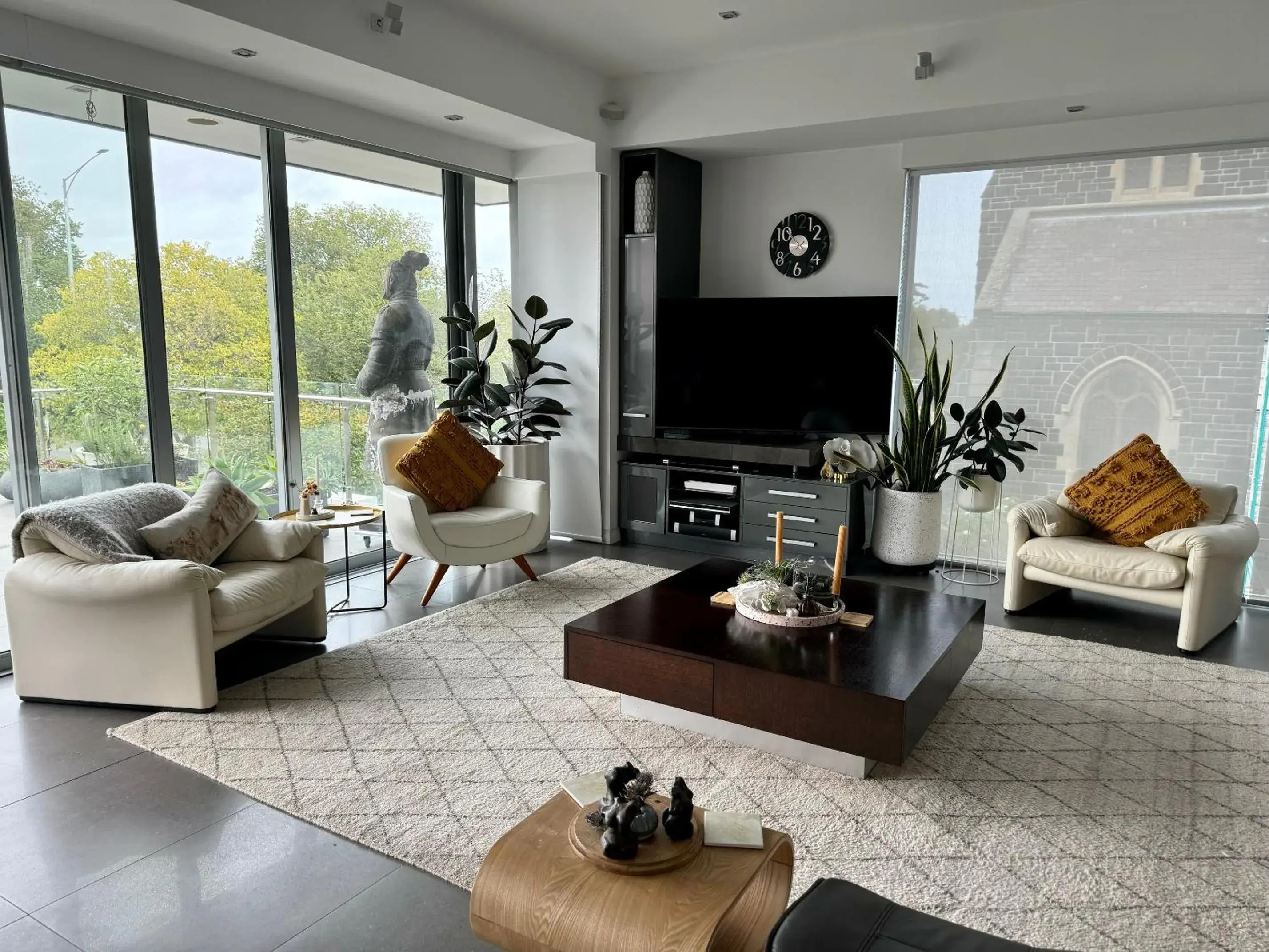 TV and multimedia, Seating Area in Captains Retreat Apartments and Cottages