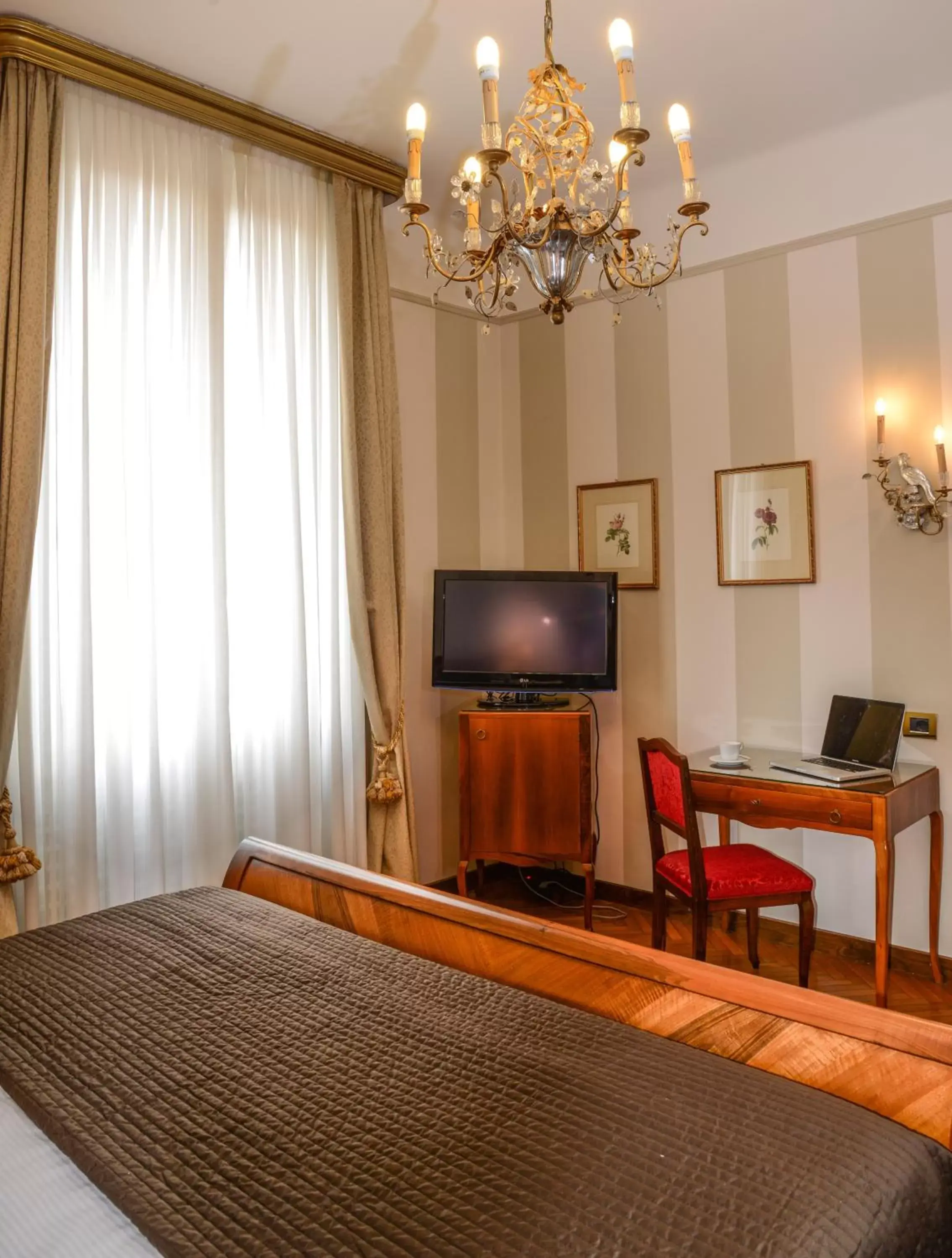 Photo of the whole room, TV/Entertainment Center in Hotel Vittoria