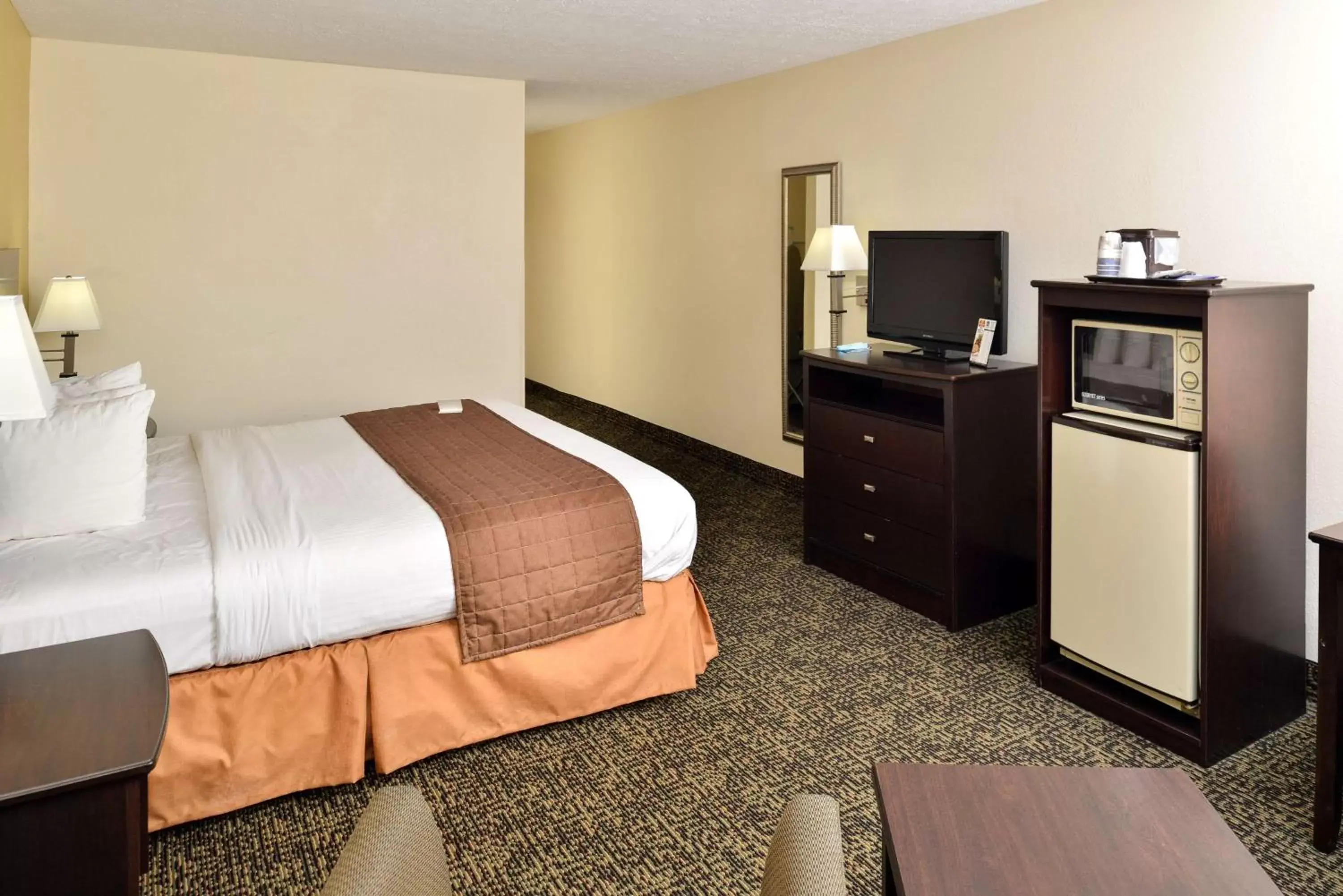 Photo of the whole room, Bed in Best Western Elyria