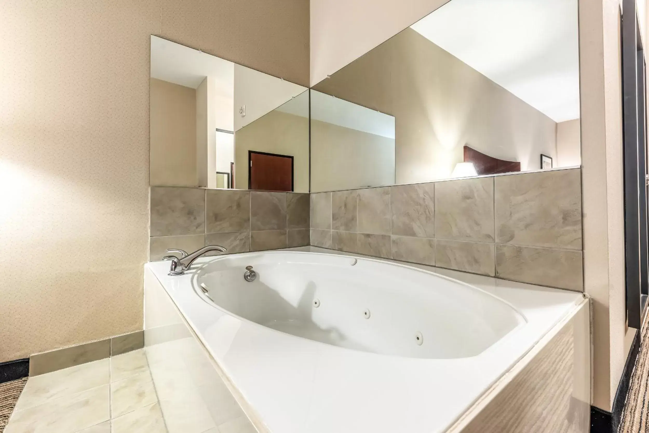 King Suite Jacuzzi Accessible in Red Lion Inn & Suites Mineral Wells King Suite Jacuzzi Accessible in Red Lion Inn & Suites Mineral Wells