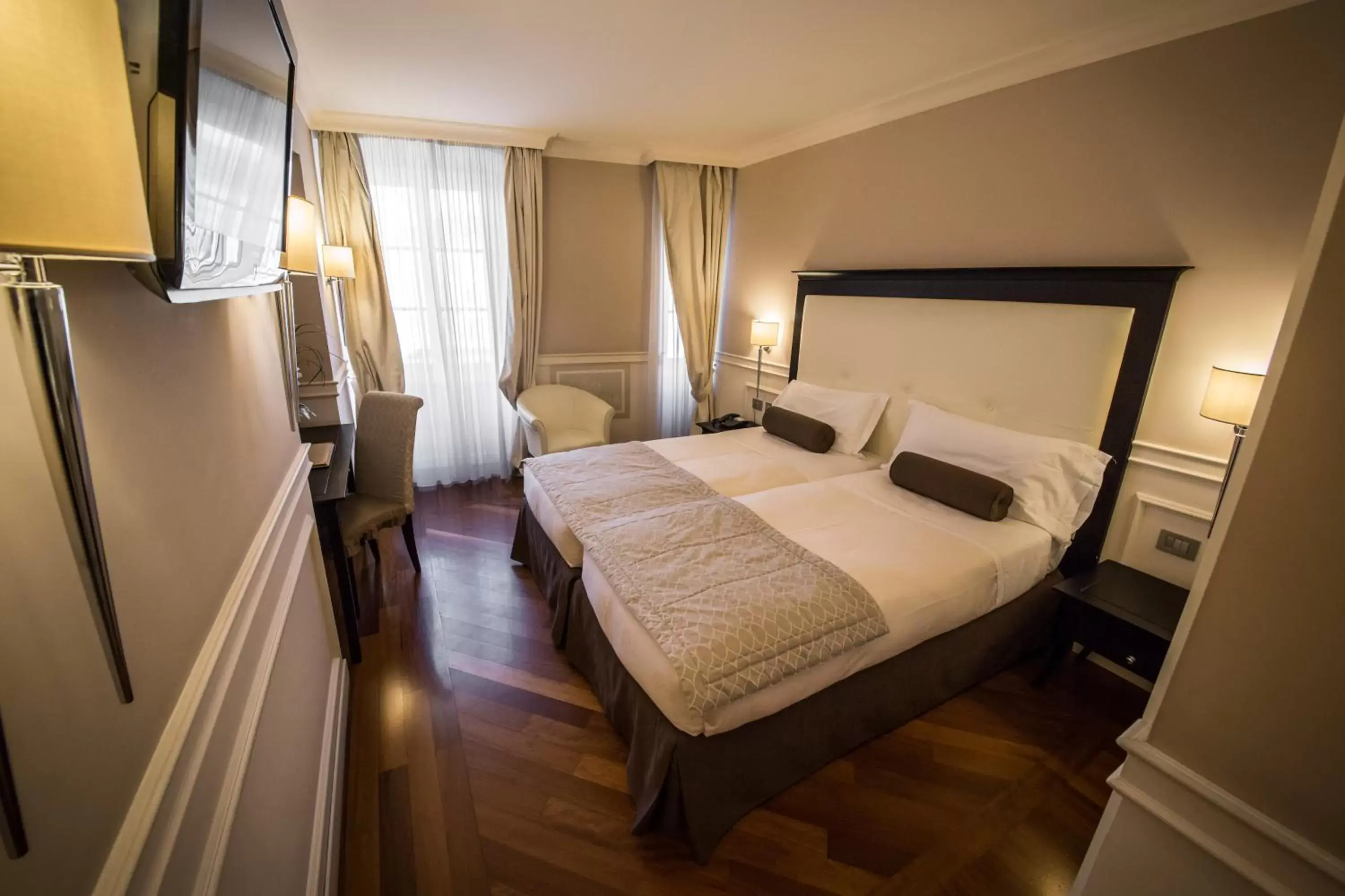 Bedroom, Bed in Victoria Hotel Letterario