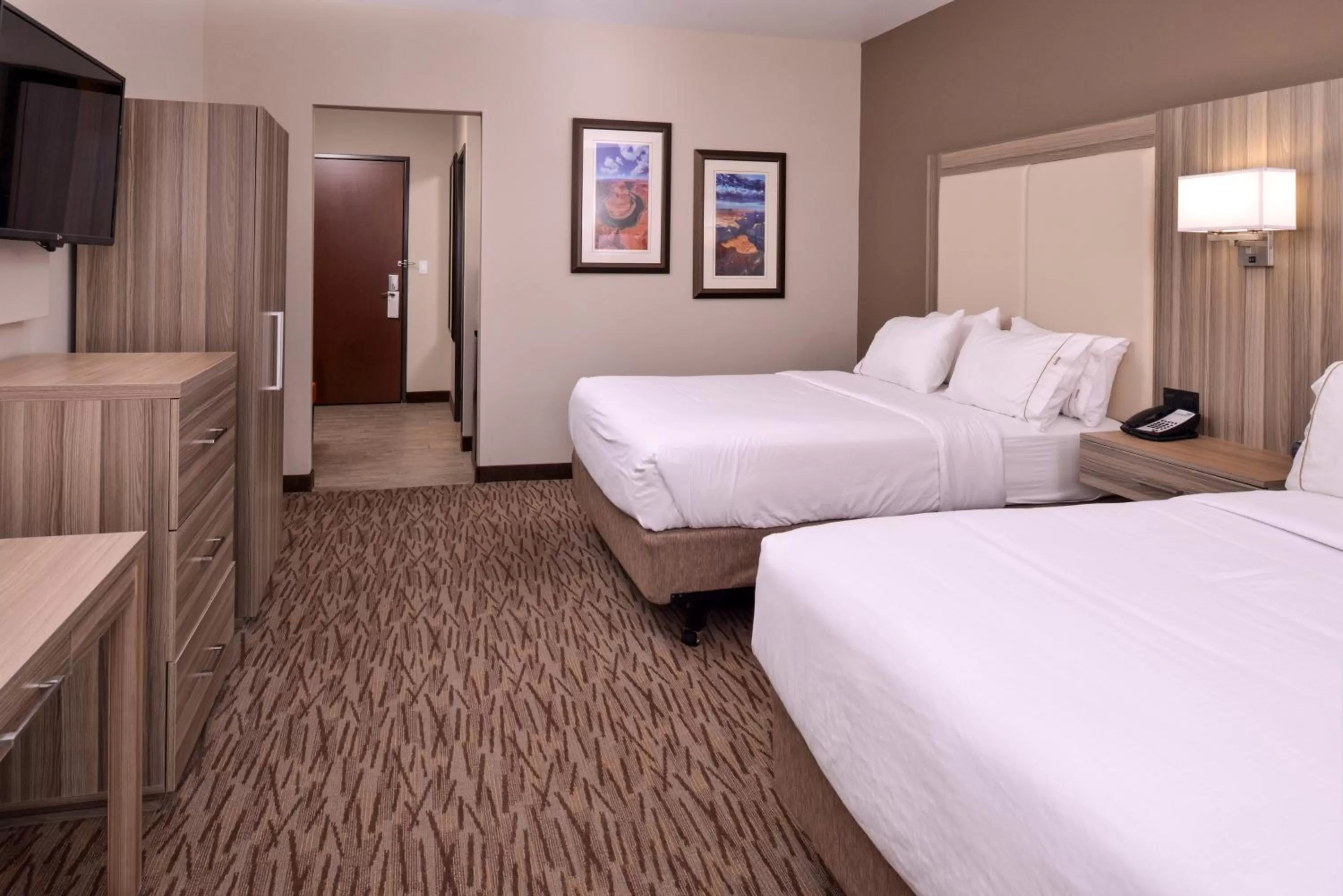 Photo of the whole room, Bed in Holiday Inn Express & Suites Williams by IHG