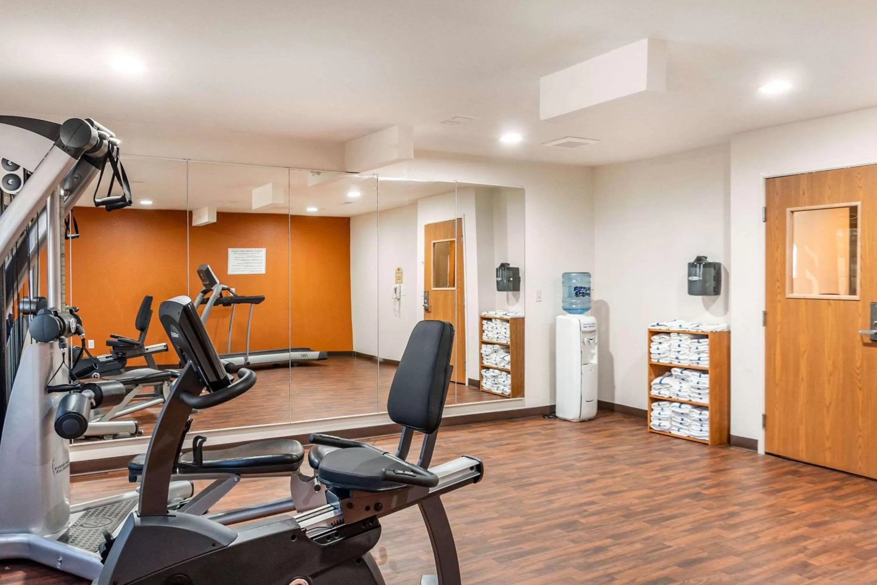 Fitness centre/facilities in MainStay Suites Dubuque at Hwy 20