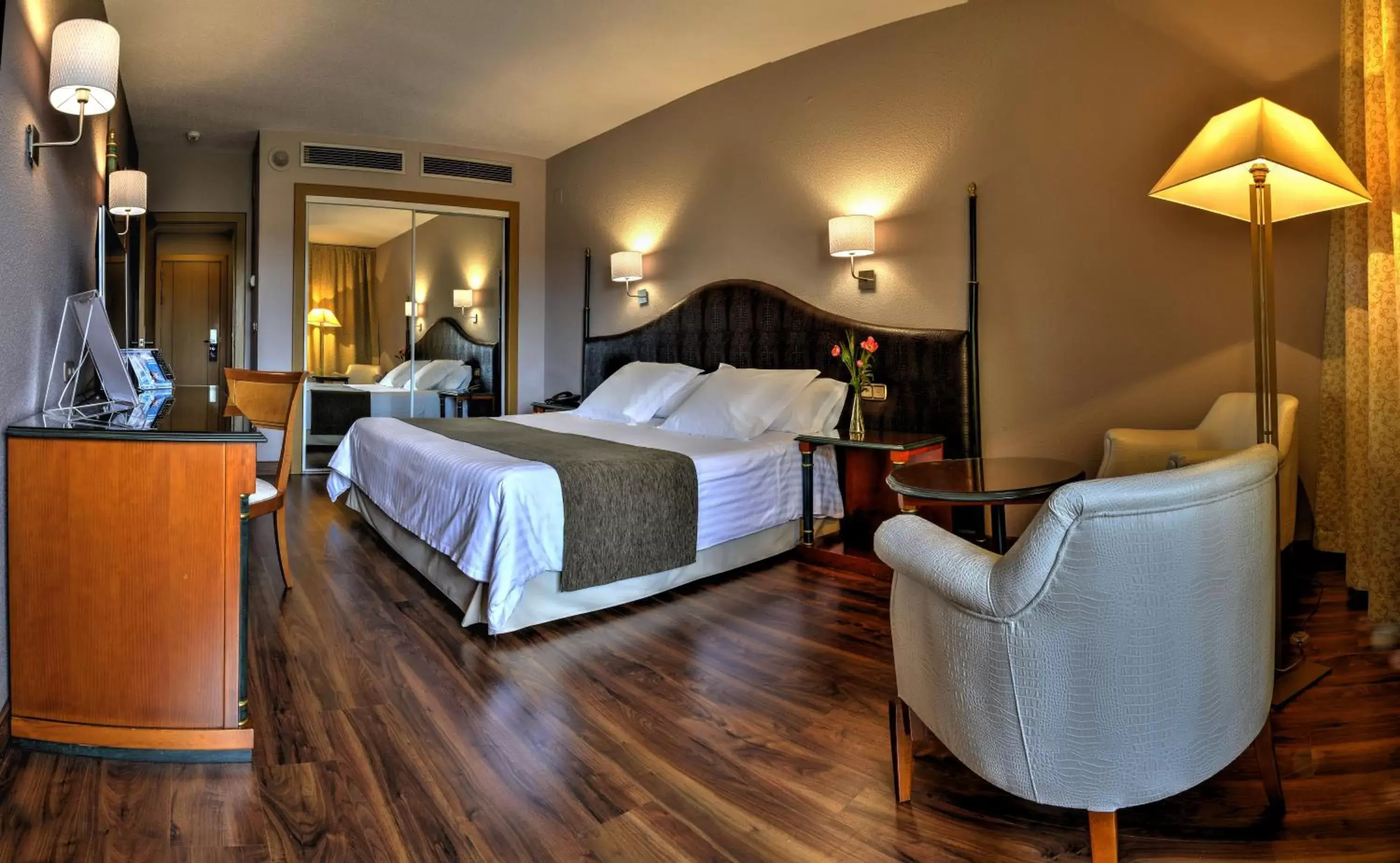 King Room with Spa Access in Beatriz Toledo Auditorium & Spa King Room with Spa Access in Beatriz Toledo Auditorium & Spa