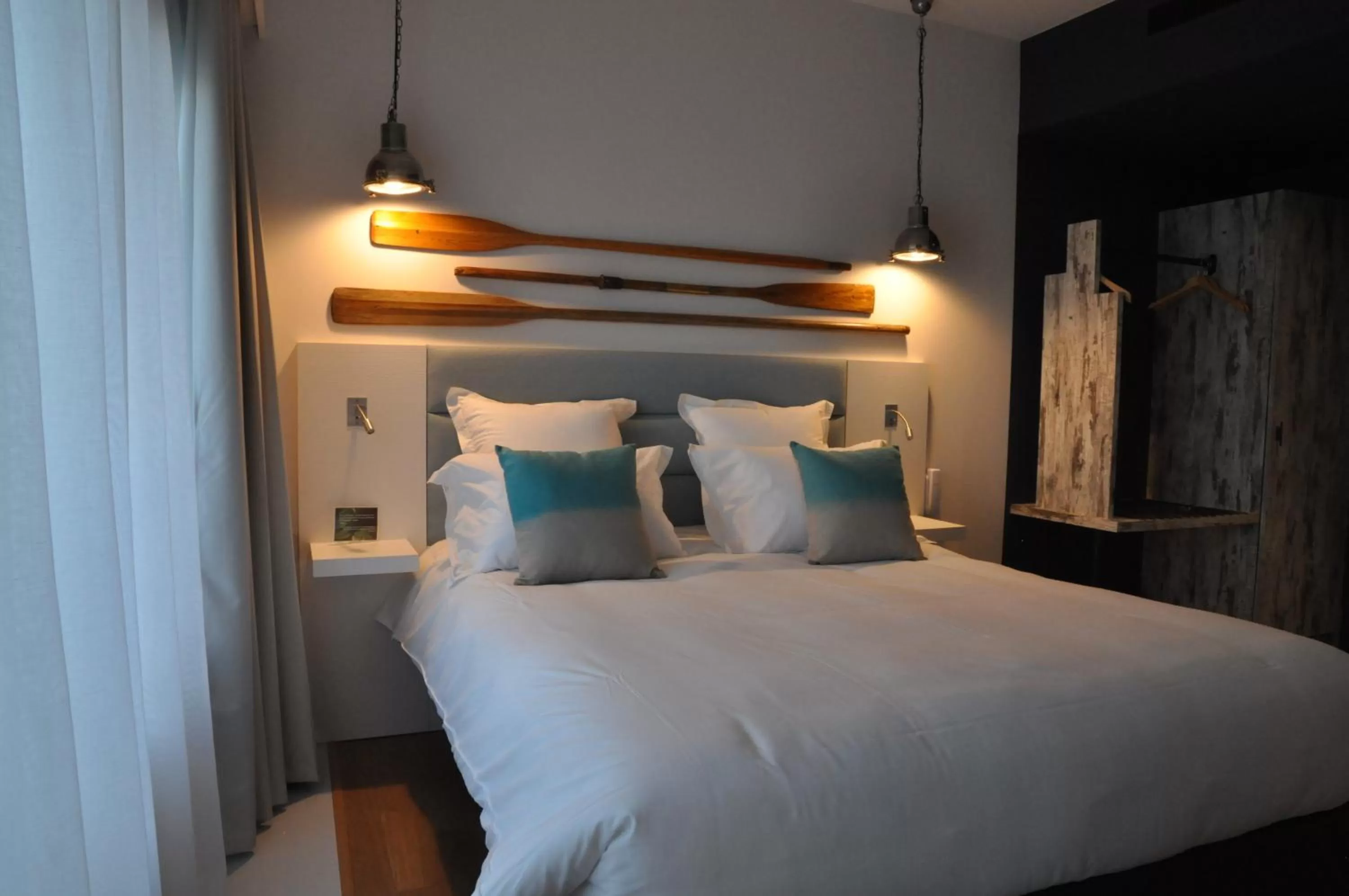 Bedroom, Bed in Les 3 Lieux - Hôtel, Restaurant, Espace sensoriel