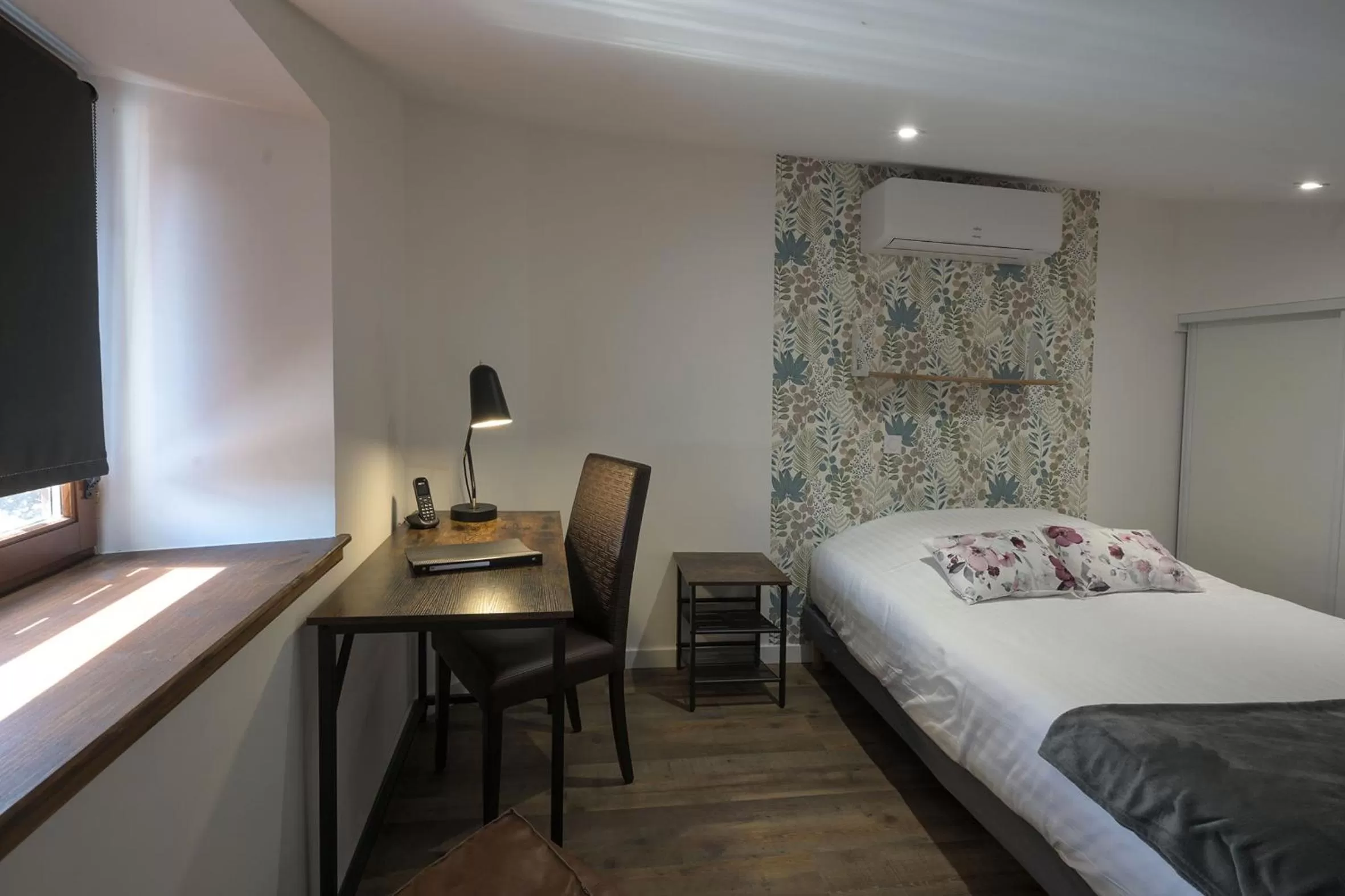 Bed in Hotel De La Croisée