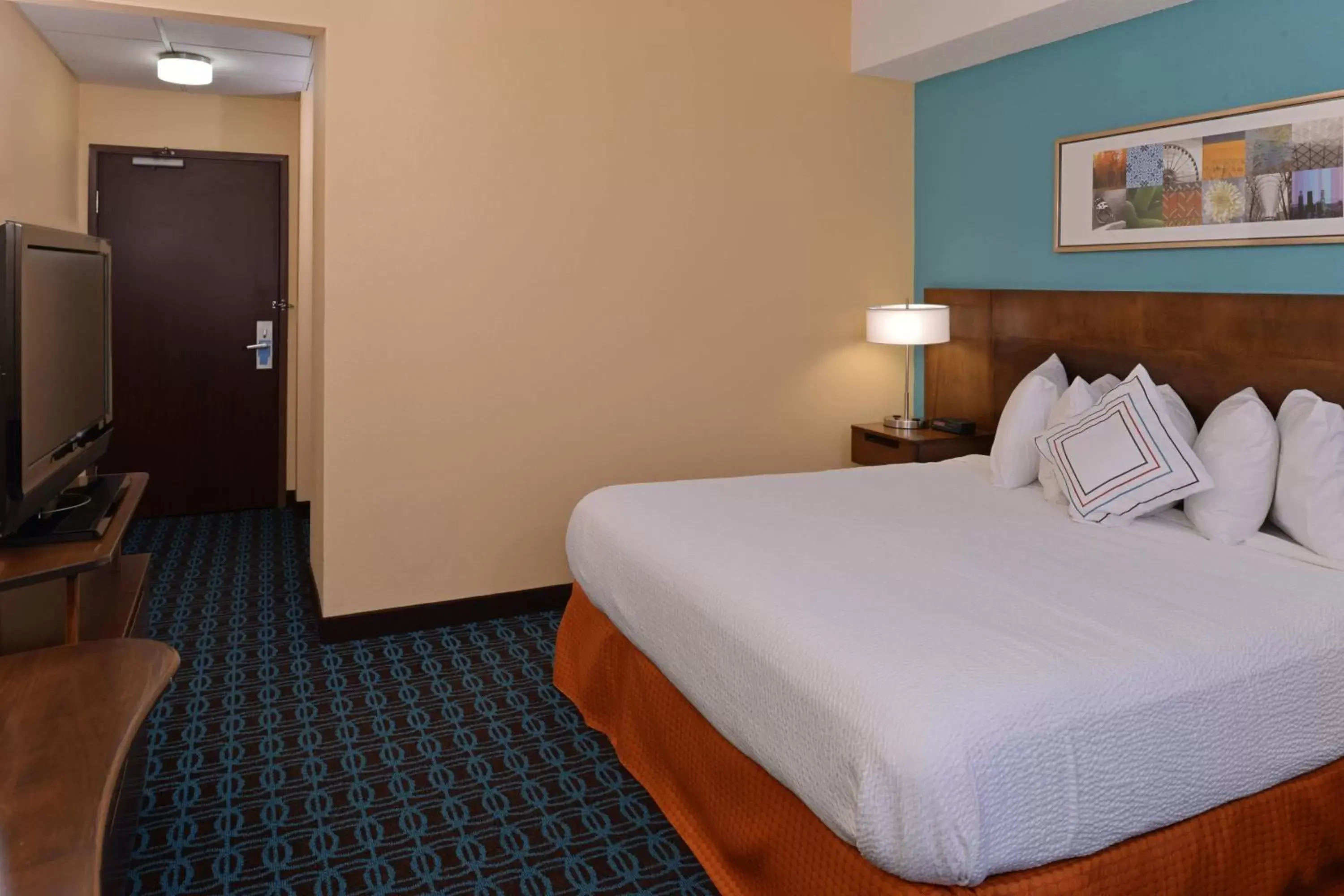 Photo of the whole room, Bed in Fairfield Inn and Suites by Marriott Dayton Troy